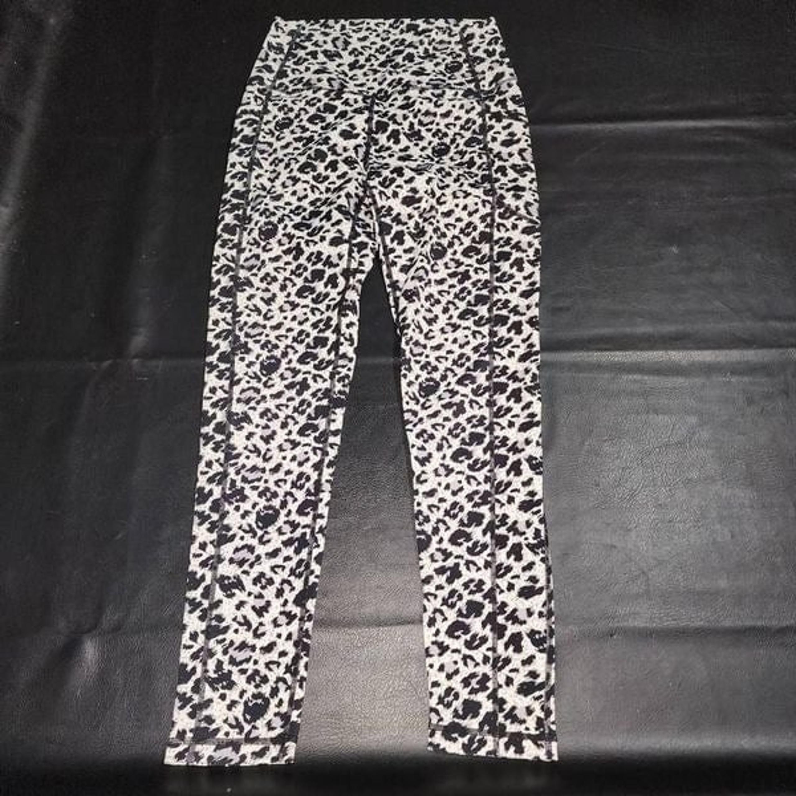 Zyia Active Womens Black White Leopard Print Leggings 4