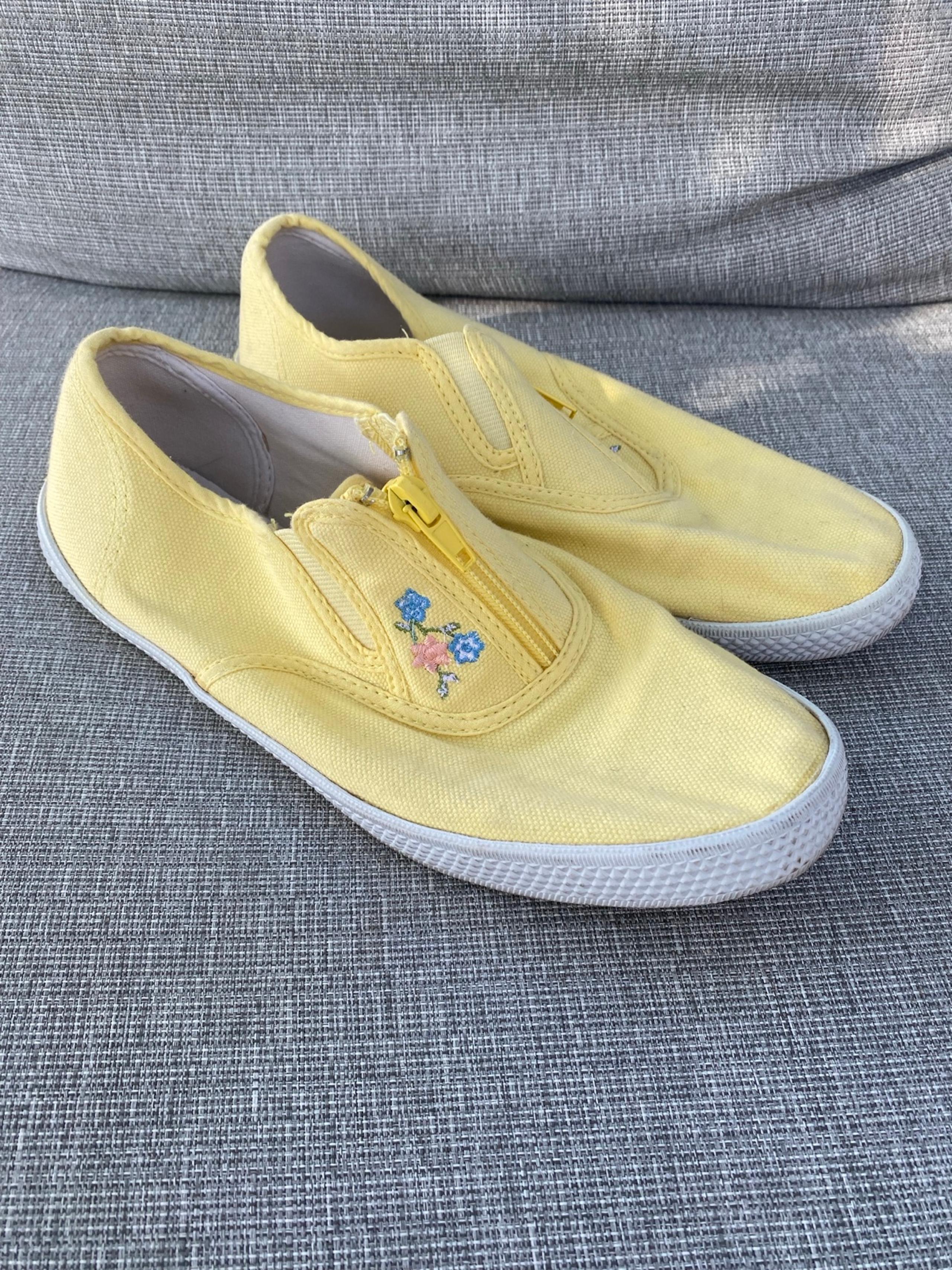 Totes Sport Slip-On Embroidered Flower Design Zipper Shoes;Women's SZ 6.5 Canvas