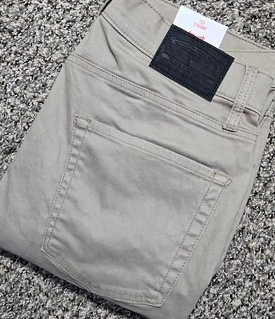 Lucky Brand Jeans Pants Khaki 223 Straight 32x30 Comfort Stretch 99 NEW NWT