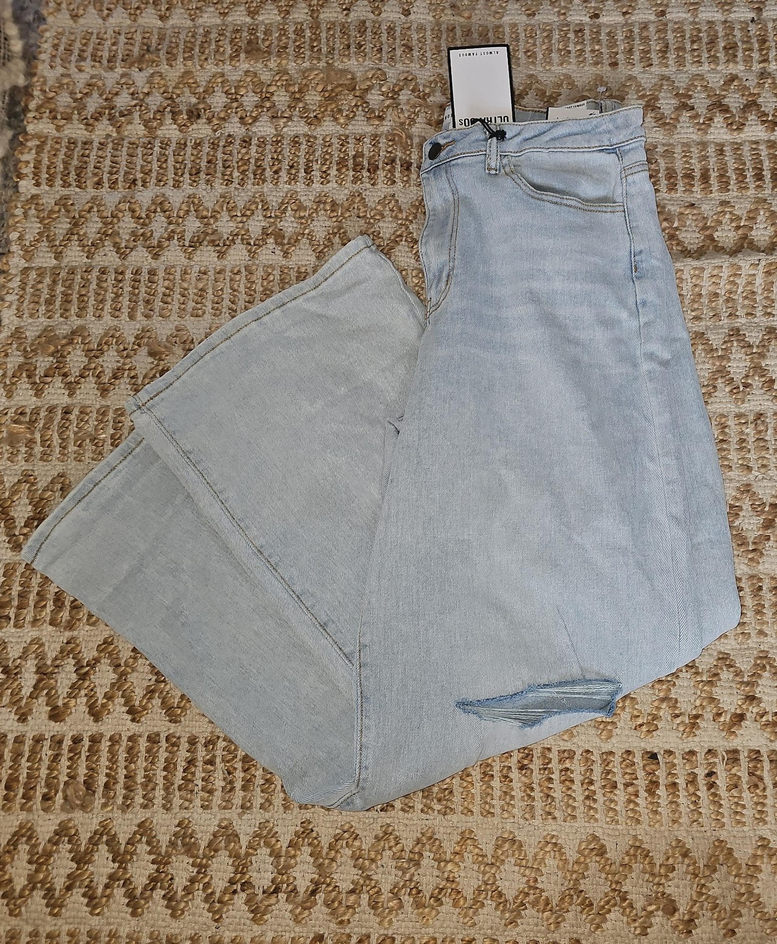 Almost Famous Ultra 90's Wide Leg Jeans SIZE 11 NWT