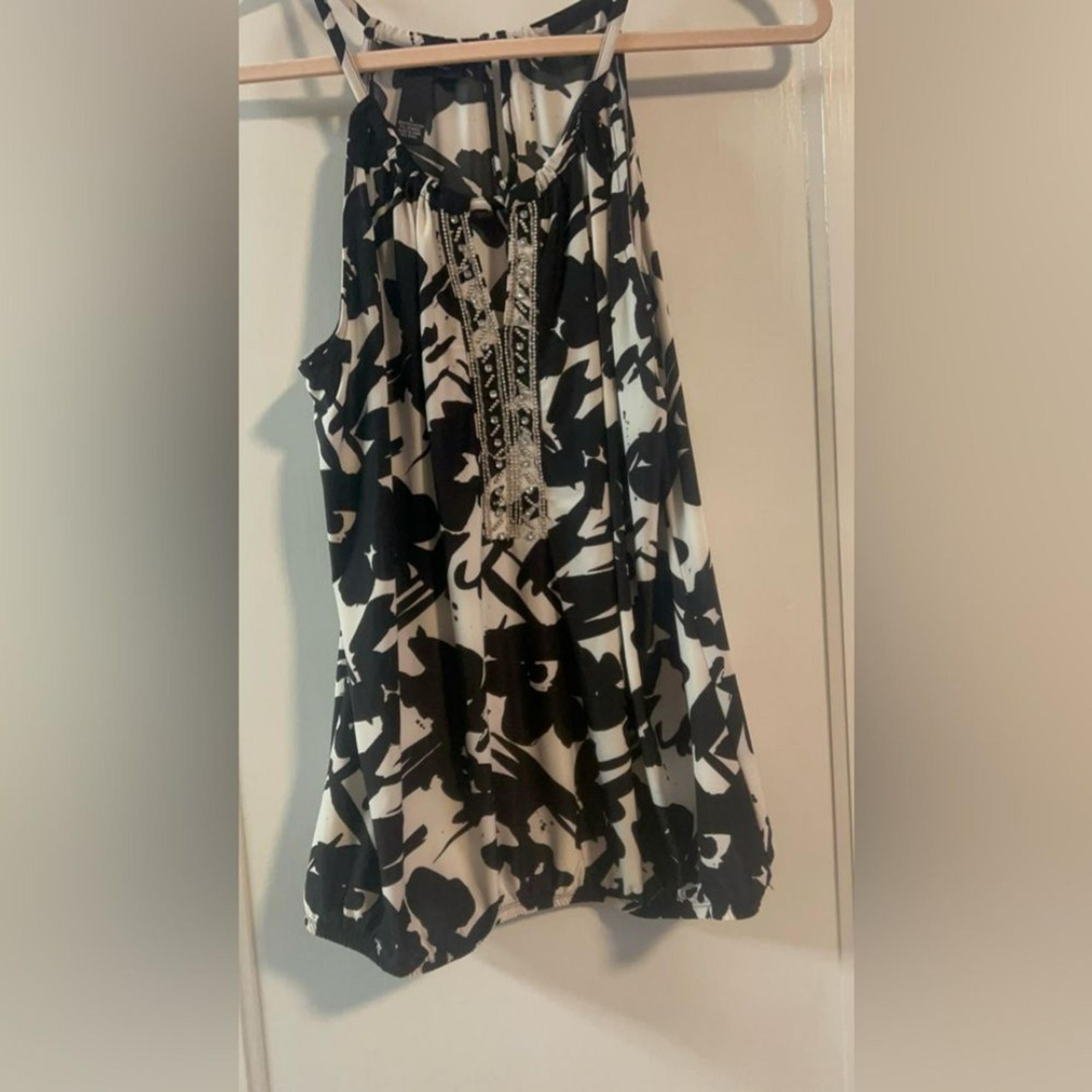 INC TOP from Macy’s sleeveless black and white summer top sz L