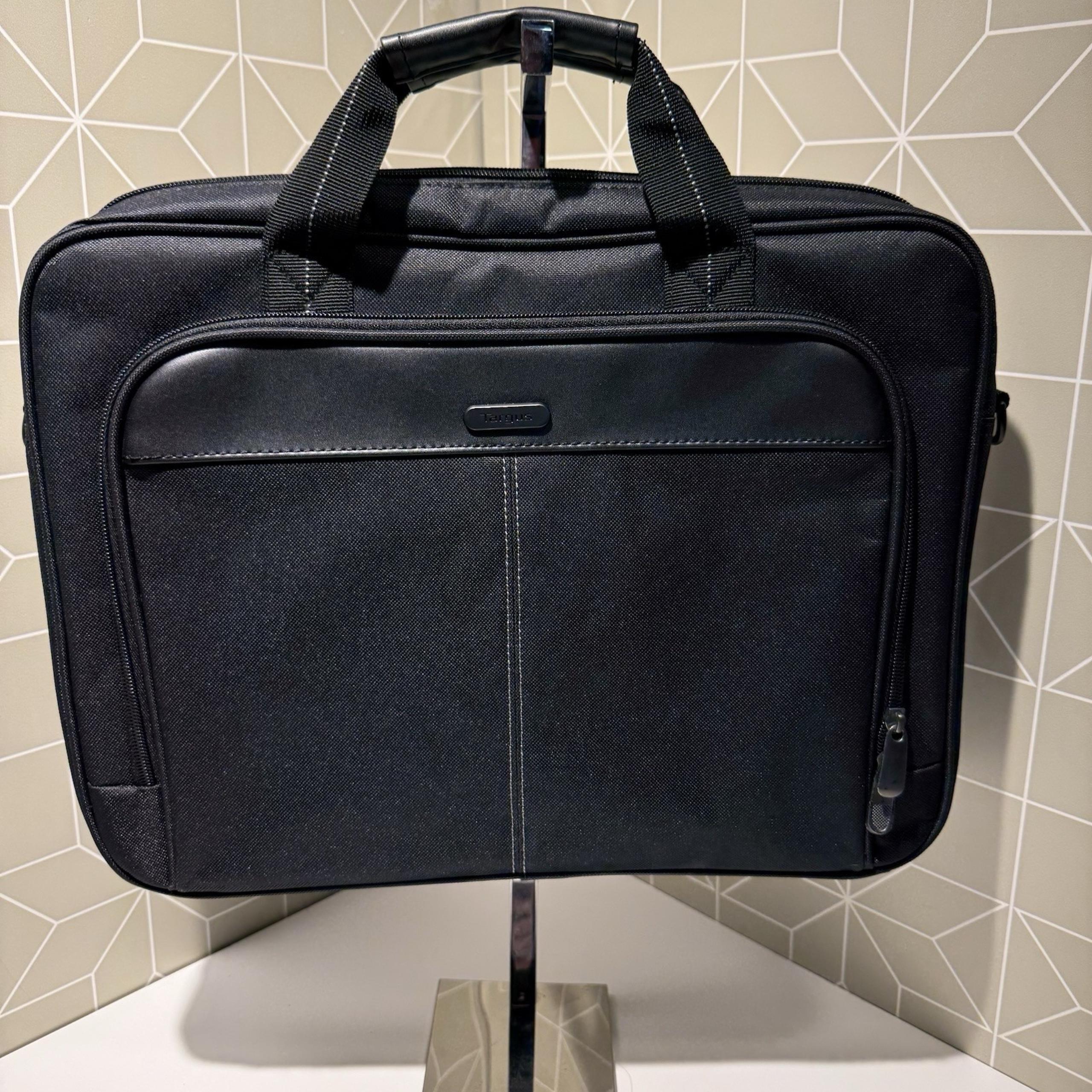 Targus Traditional Notepac Case Messenger Bag fits 15.6-Inch Laptop, Black