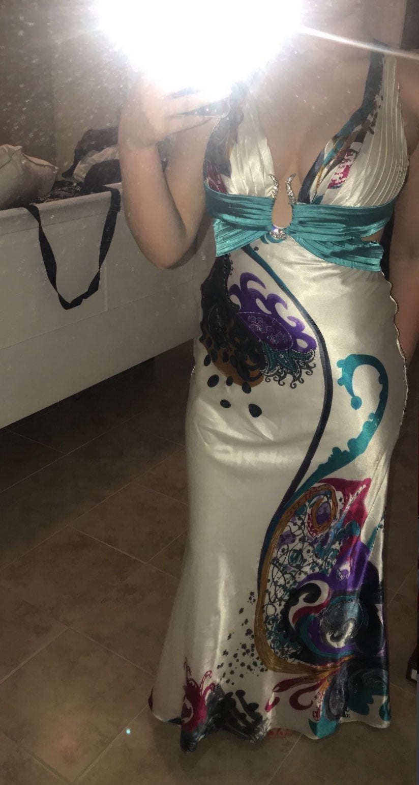 Cache formal gown