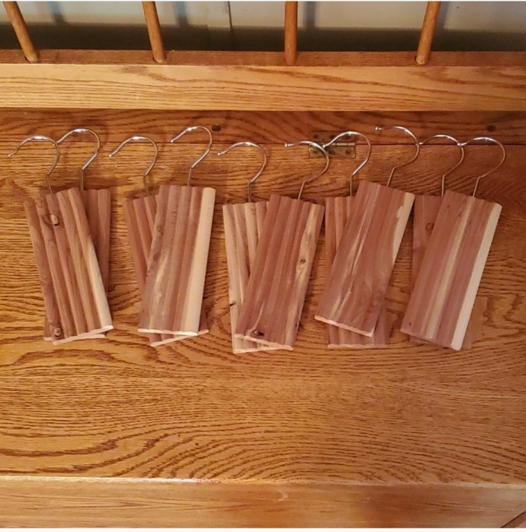 Cedar Green Cedar Hang Ups Quantity 10
