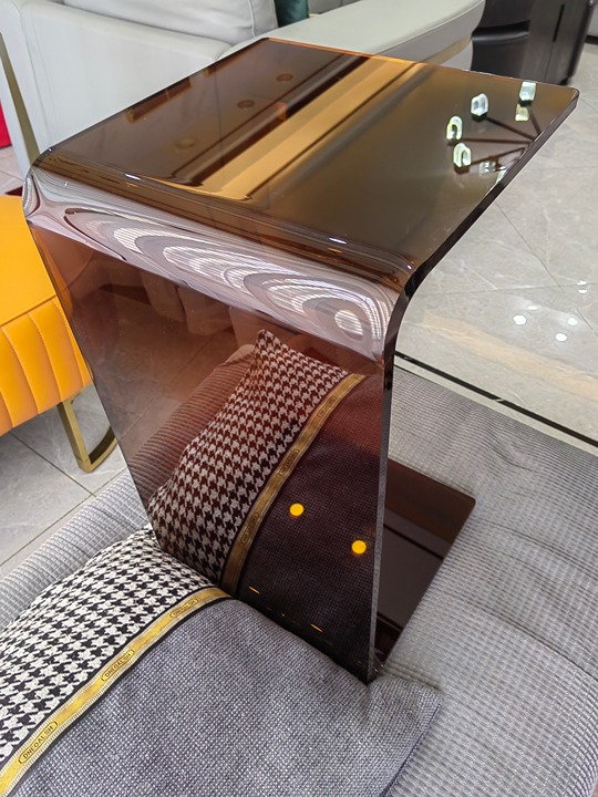 Acrylic C-shaped side table, sofa side small coffee table, simple and transparen
