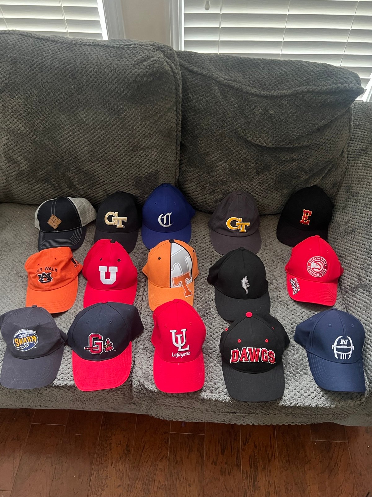 Lot of 15 different hats