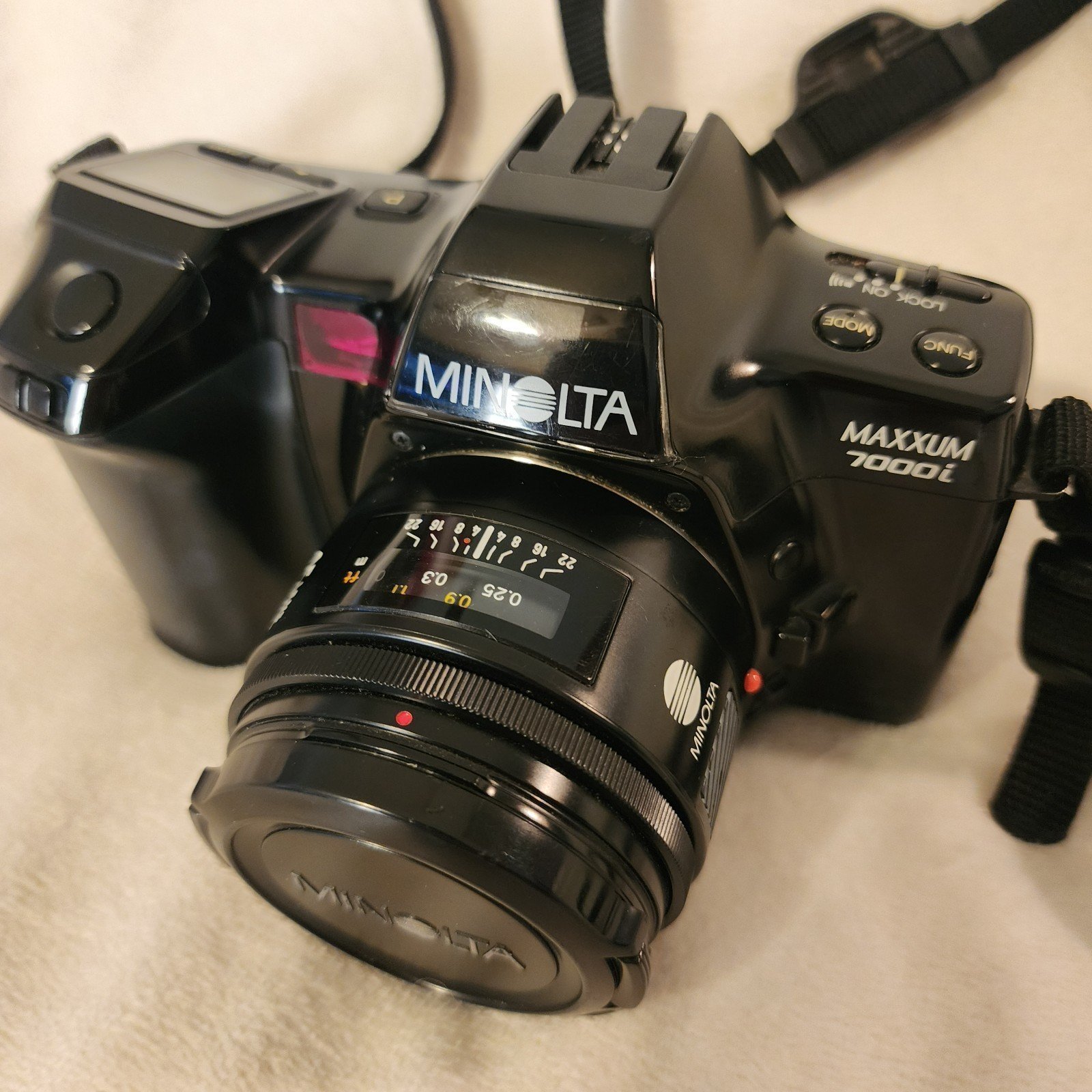 Minolta Maxxum 7000i 35mm Camera w/ Maxxum AF 24mm Lens
