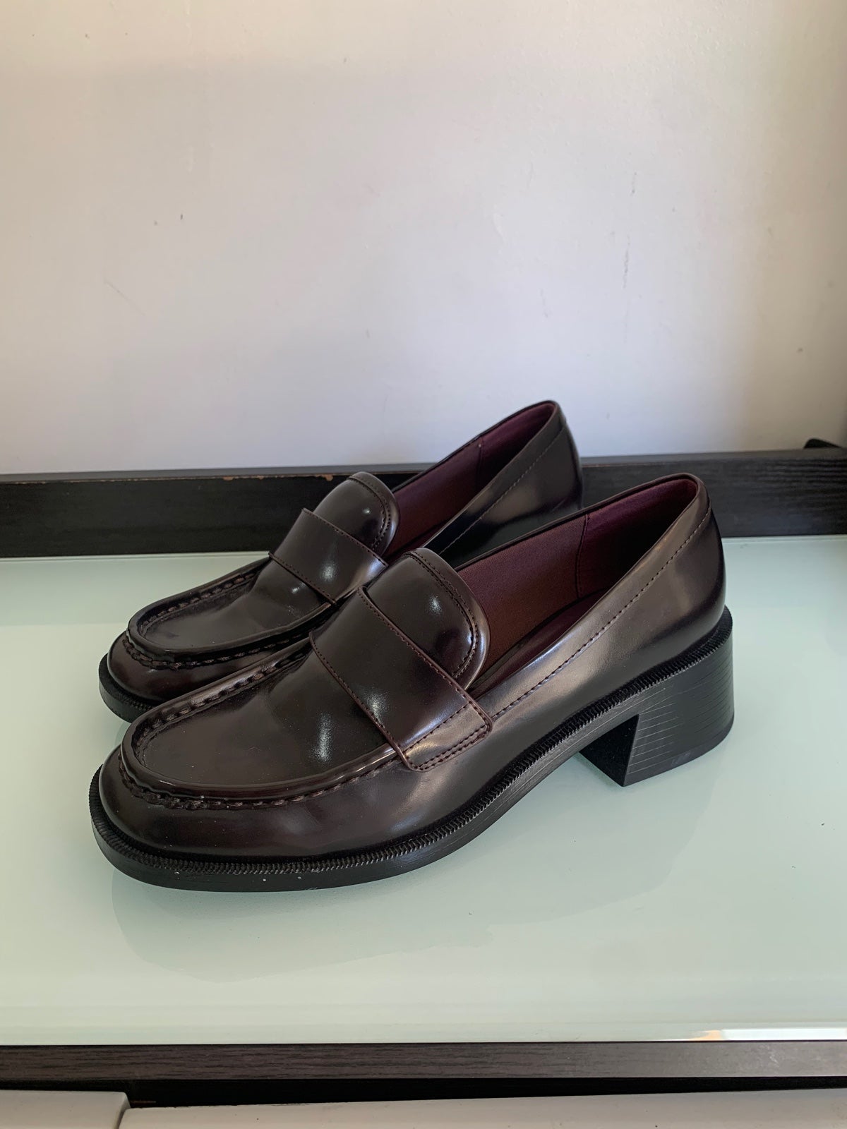 *NEW* Charles & Keith Burgendy Loafers SZ 36 Women