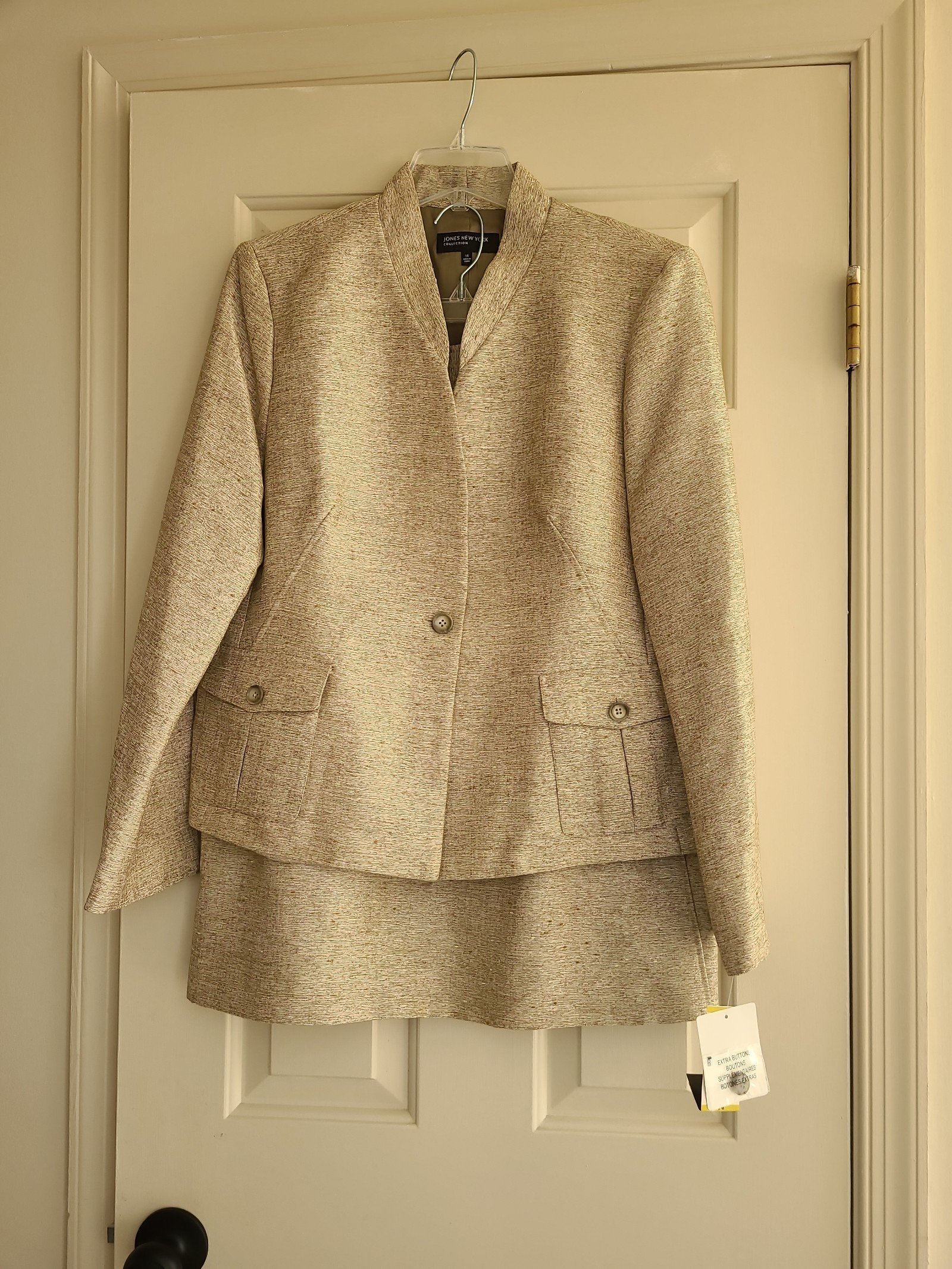 JONES NY 2 Piece WOMEN'S SUIT - Size 14 - nwt