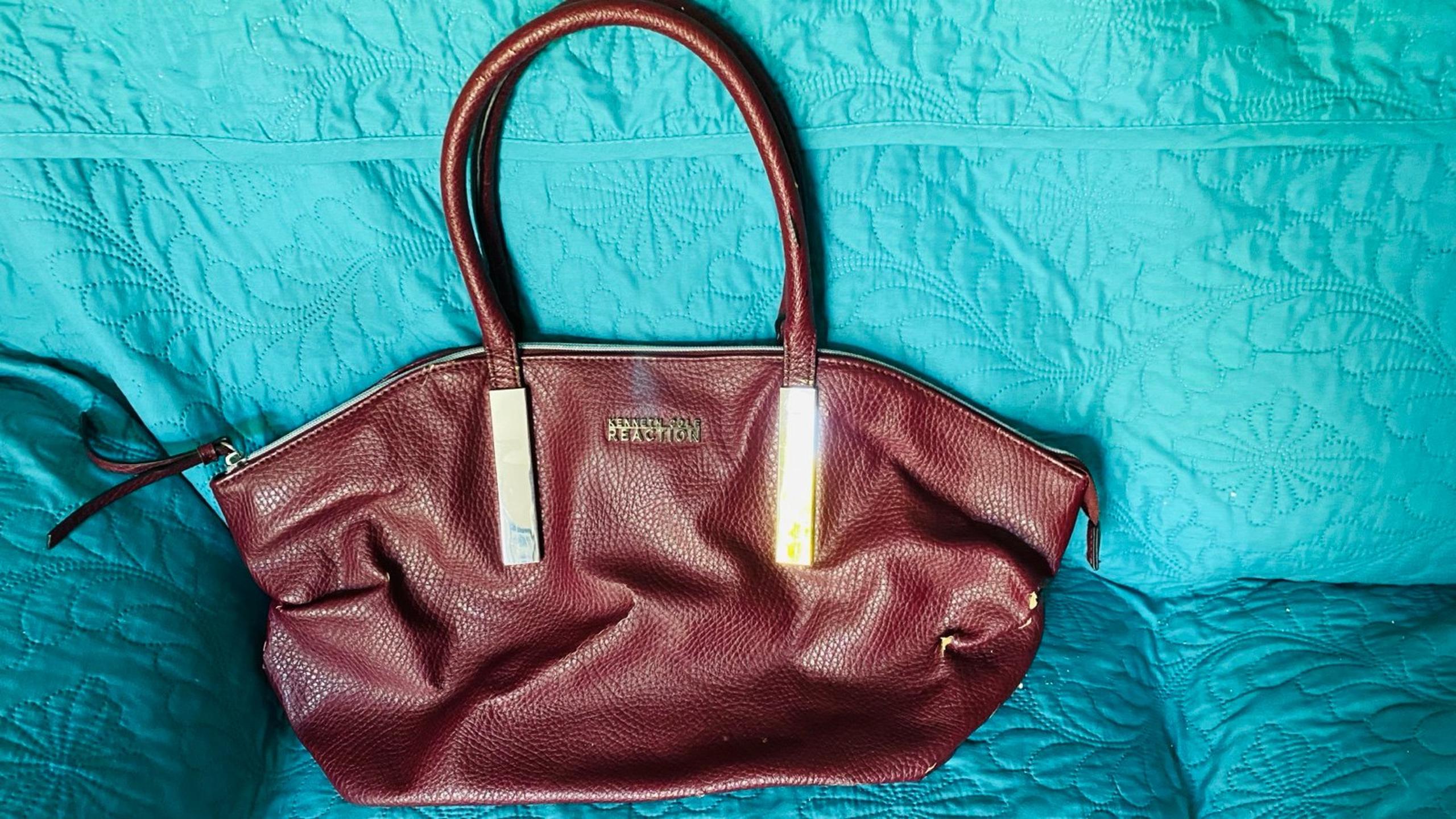 KENNETH  COLE REACTION SHOULDER BAG