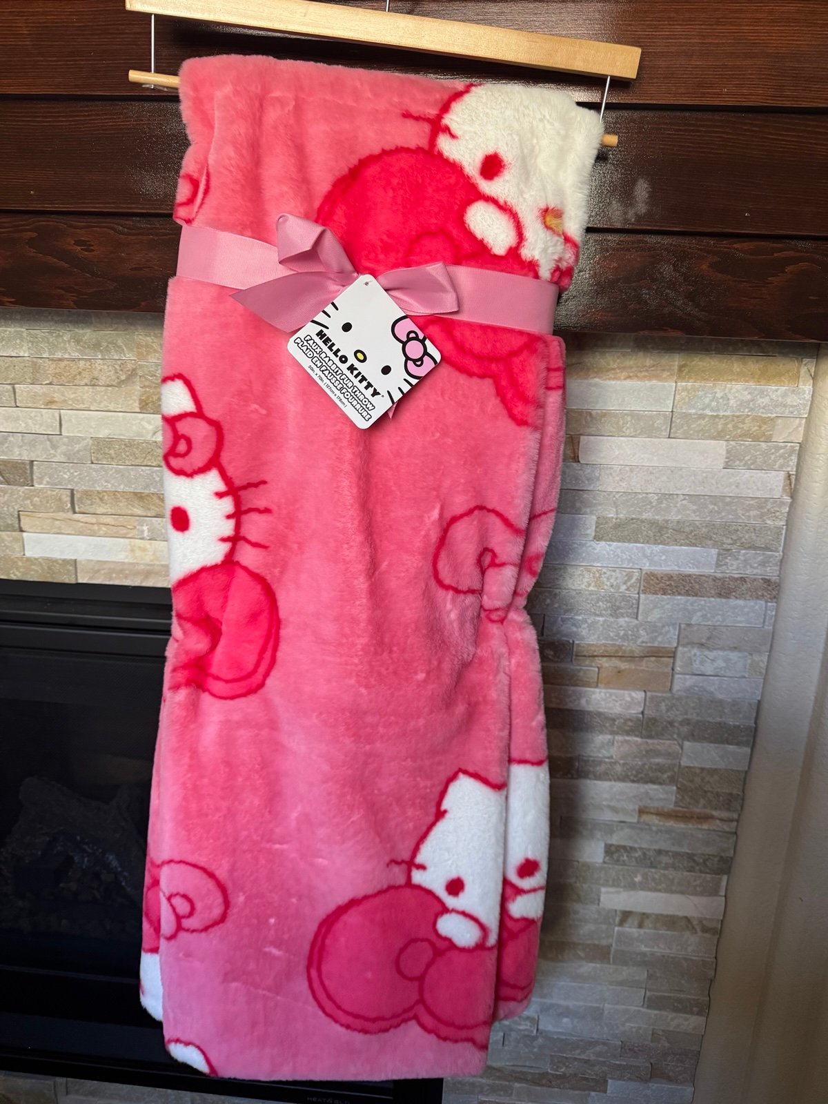 New hello kitty bow blanket