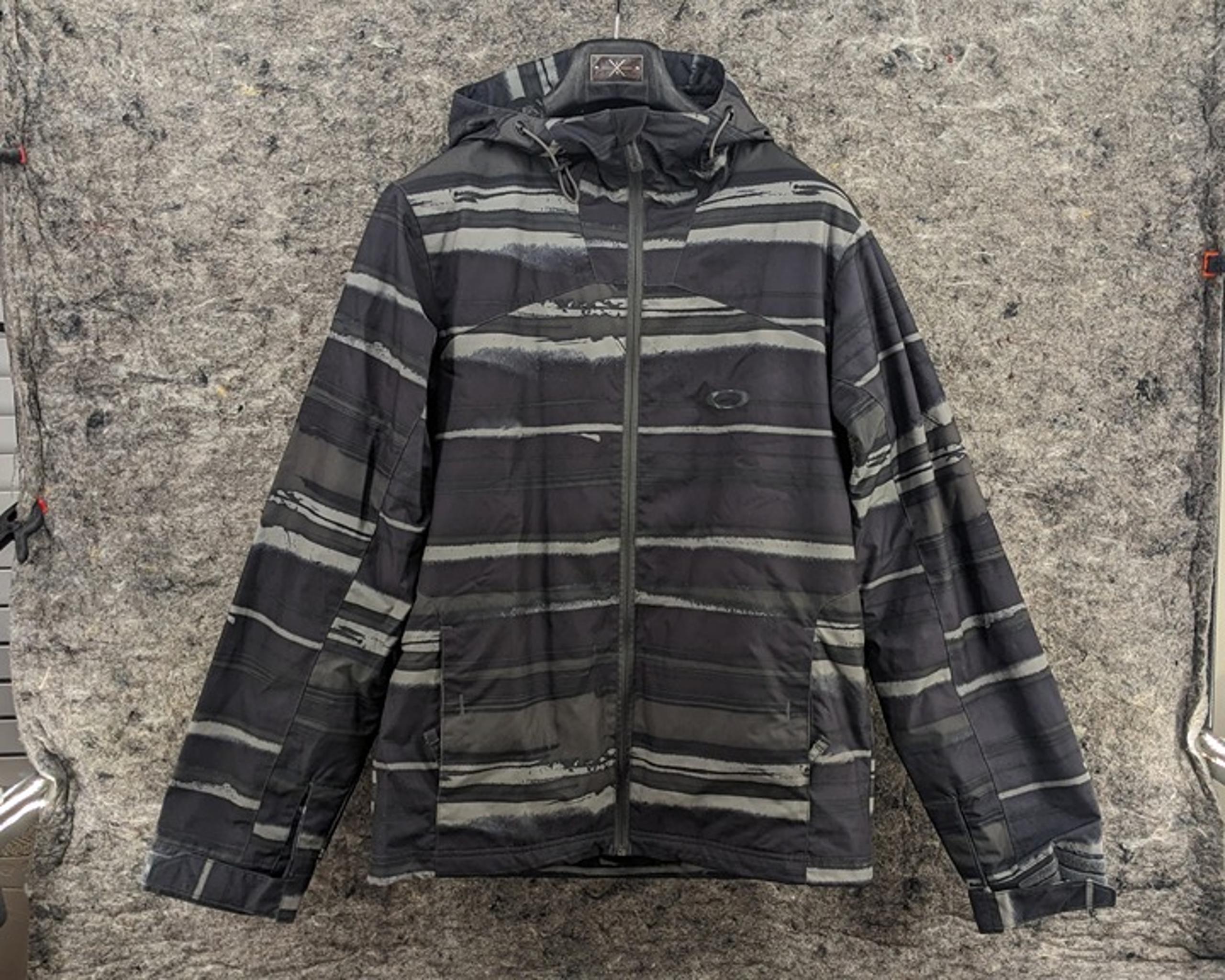 Oakley Enhance Graphic Print Puffer Snowboarding Jacket Black Men’s S (AA-Q10)