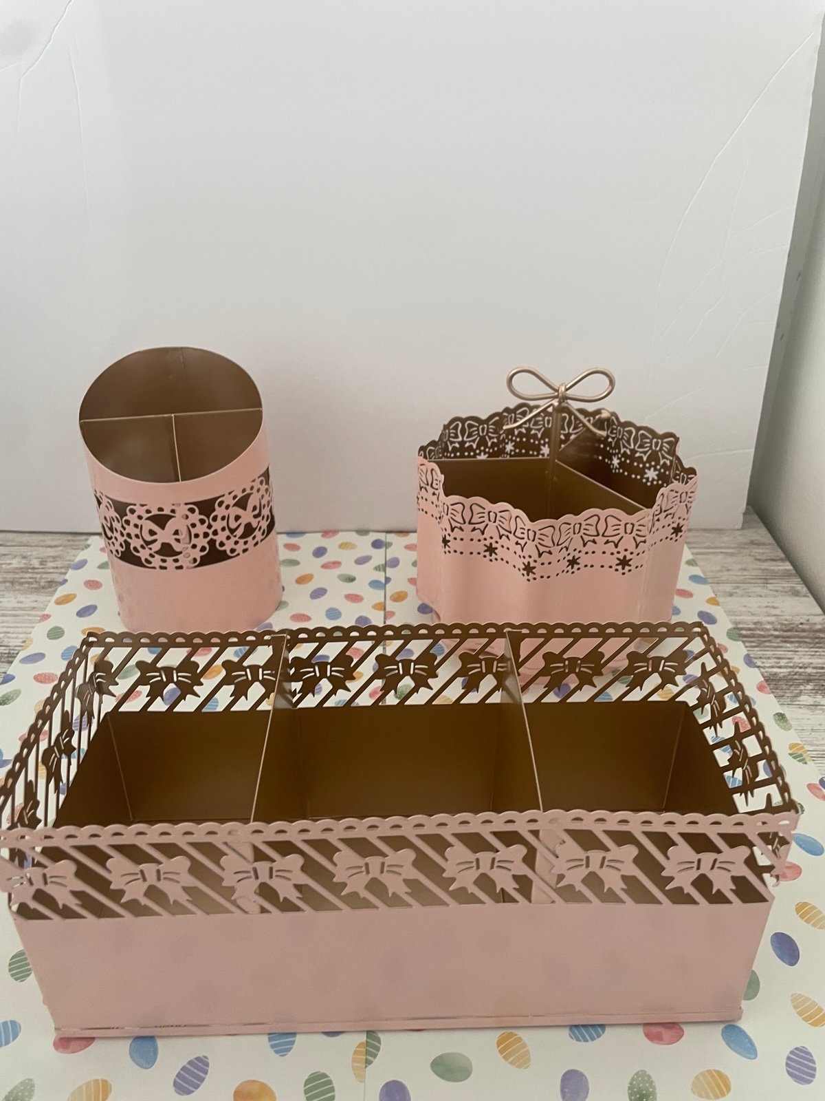 Bow desk accessories