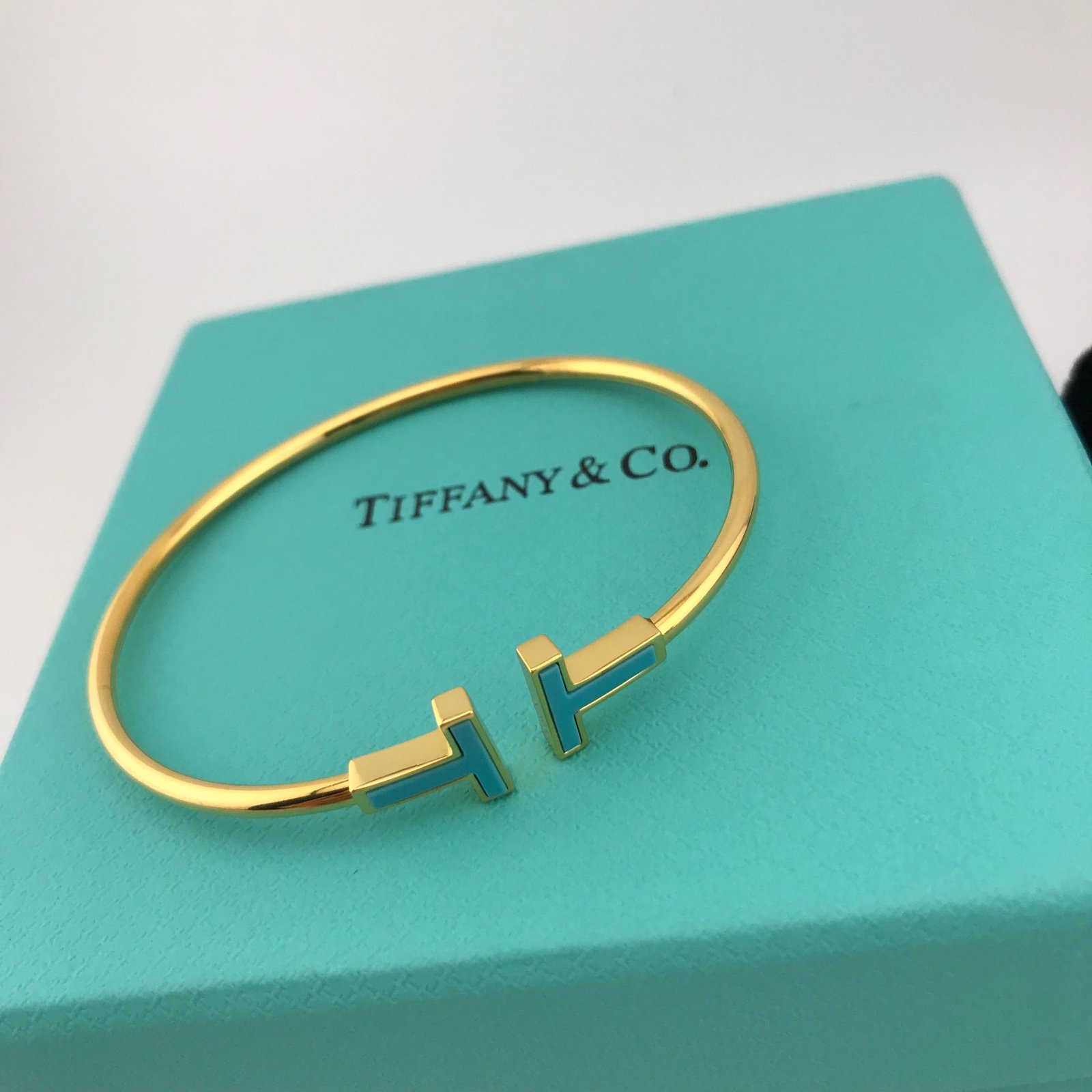Turquoise Wire Bracelet in Yellow Gold