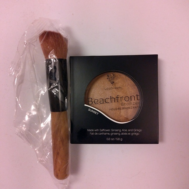 Younique Beachfront Bronzer and Brush Set