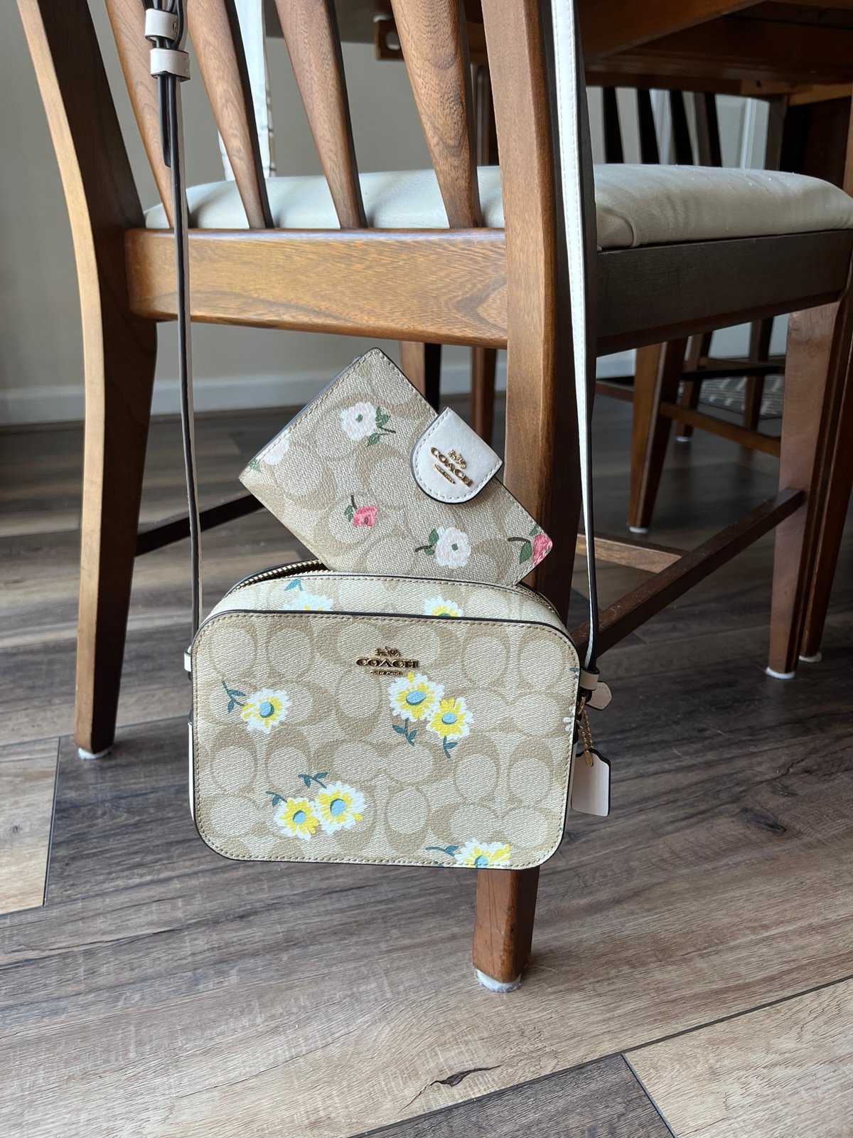 Coach Daisy Light Khaki camera bag with matching wallet! Perfect condition! Cute