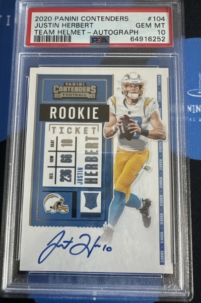 2020 Contenders Rookie Ticket #104 Justin Herbert RC PSA 10 AUTO - Team Helmet