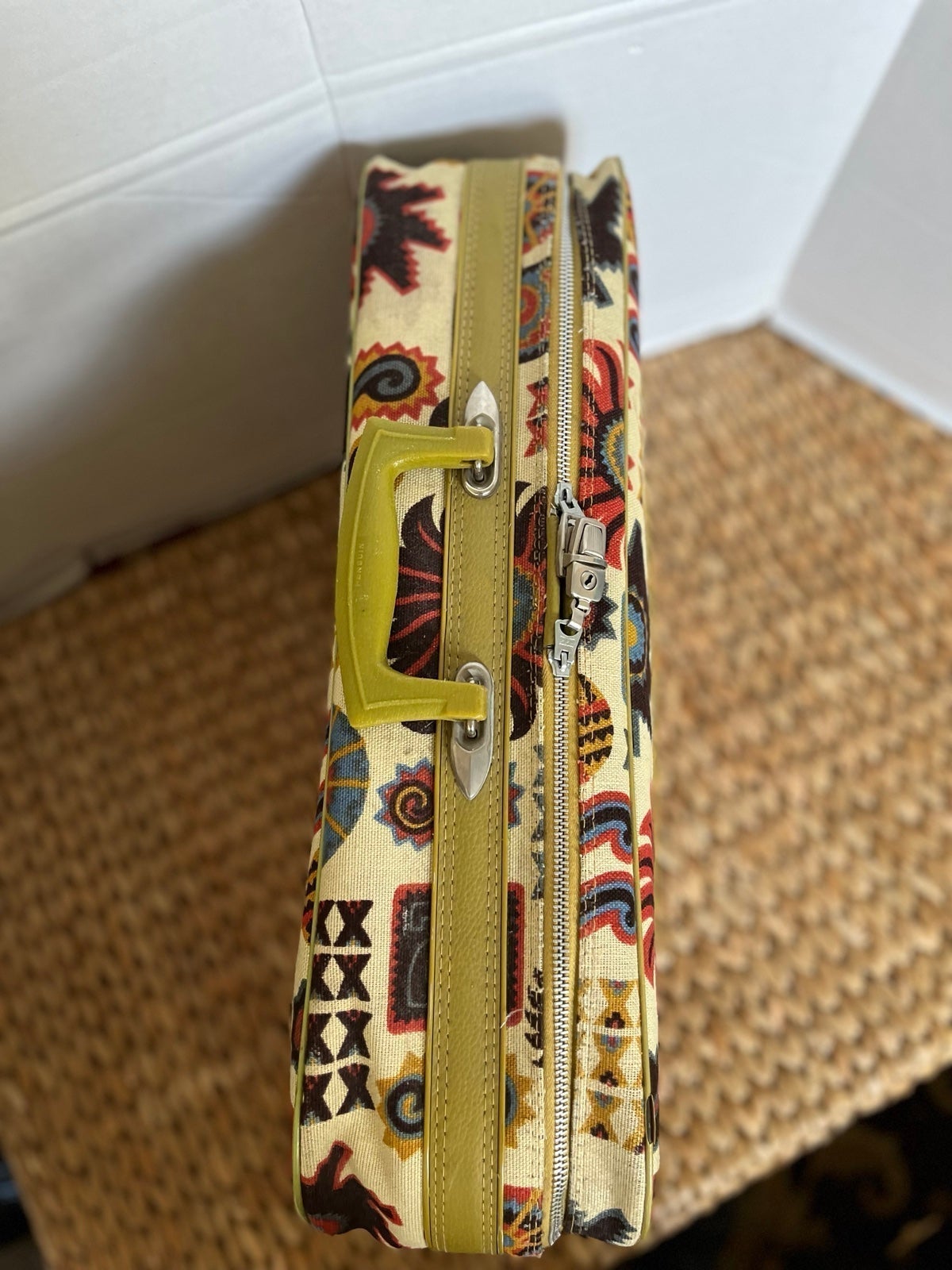 Vintage Penguin Travelers Suitcase Set - detail