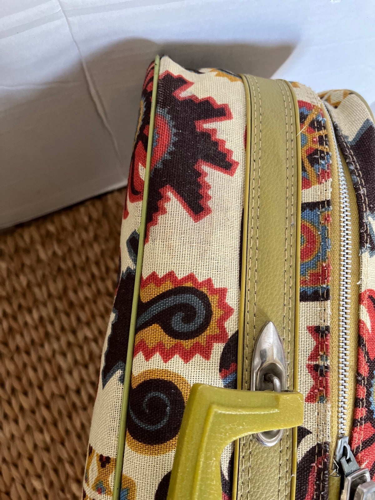 Vintage Penguin Travelers Suitcase Set - detail