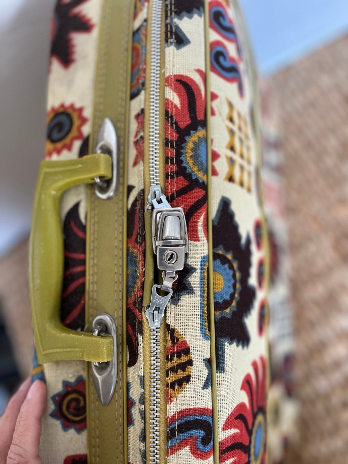 Vintage Penguin Travelers Suitcase Set - detail