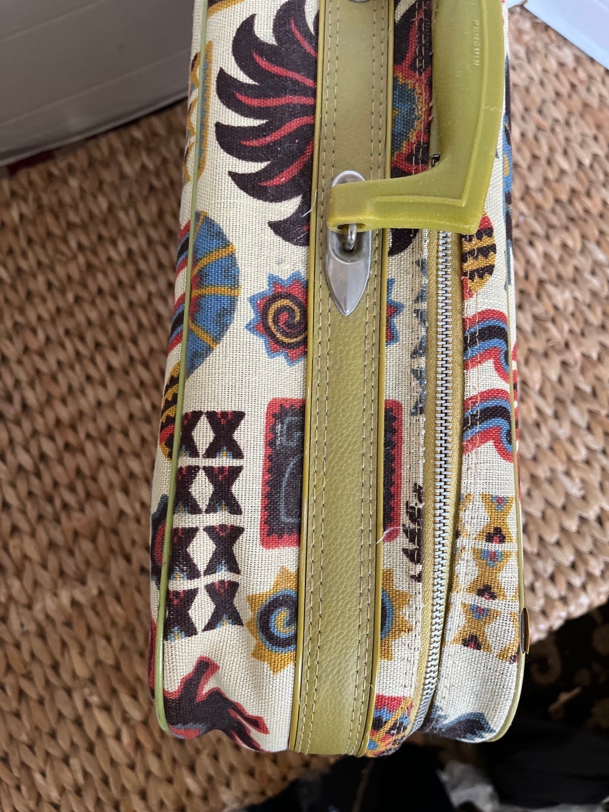 Vintage Penguin Travelers Suitcase Set - detail