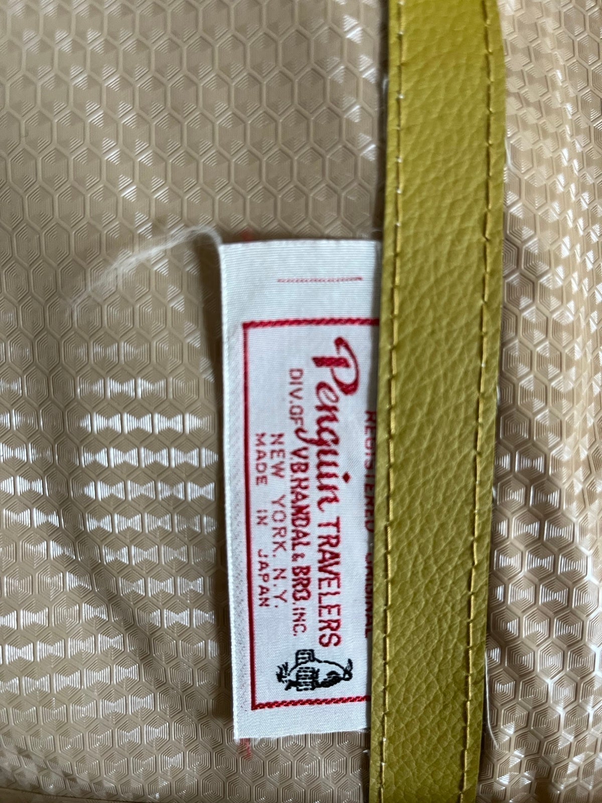 Vintage Penguin Travelers Suitcase Set - detail