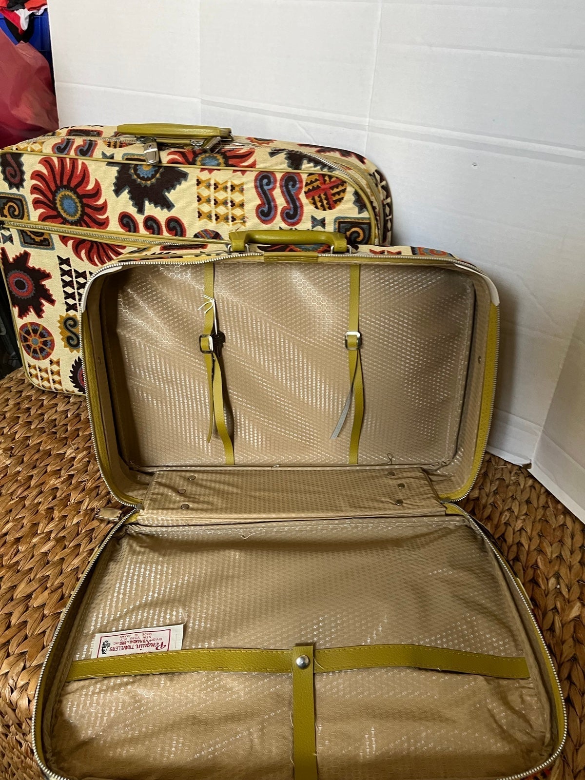 Vintage Penguin Travelers Suitcase Set - detail
