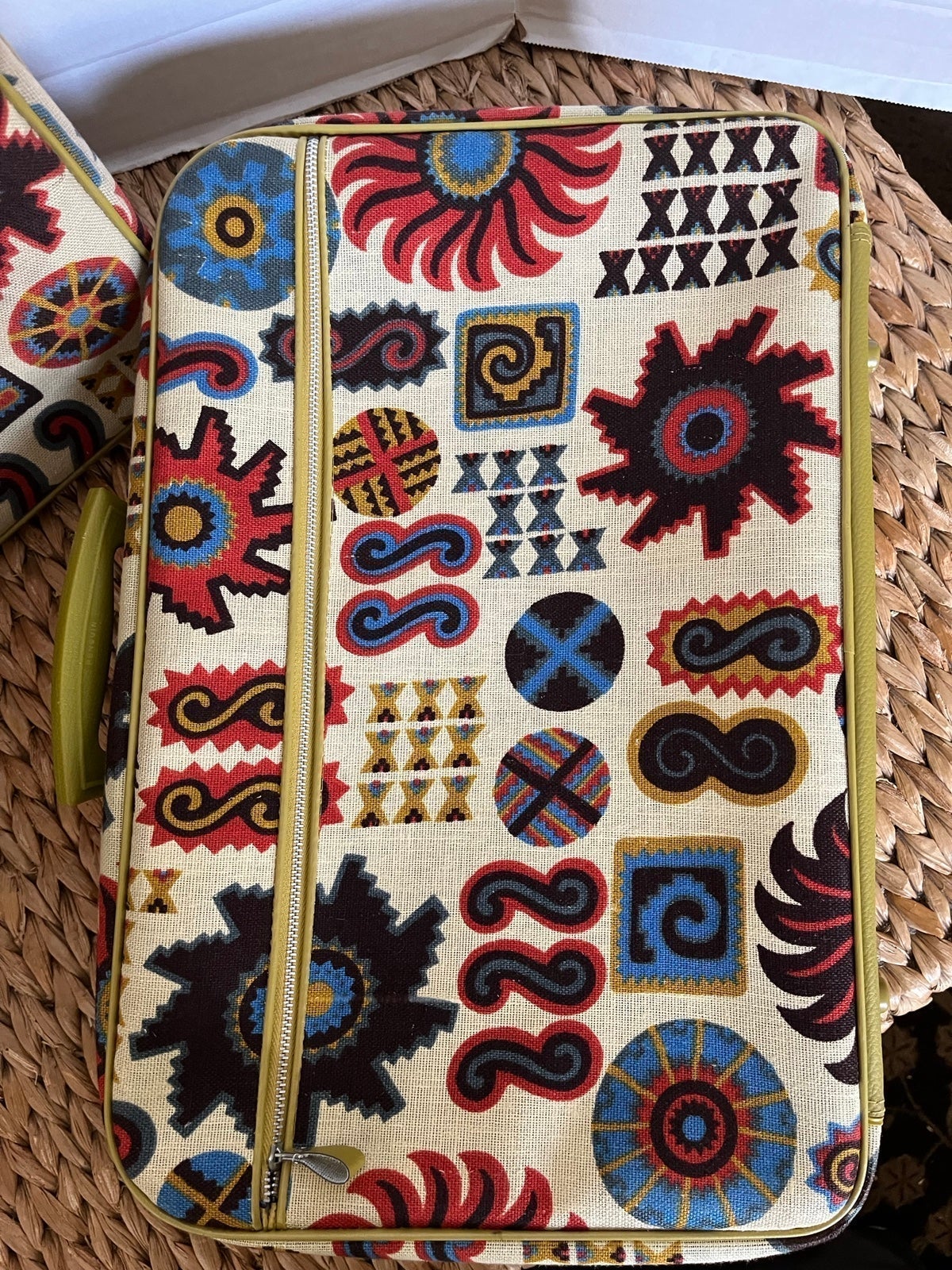 Vintage Penguin Travelers Suitcase Set - detail
