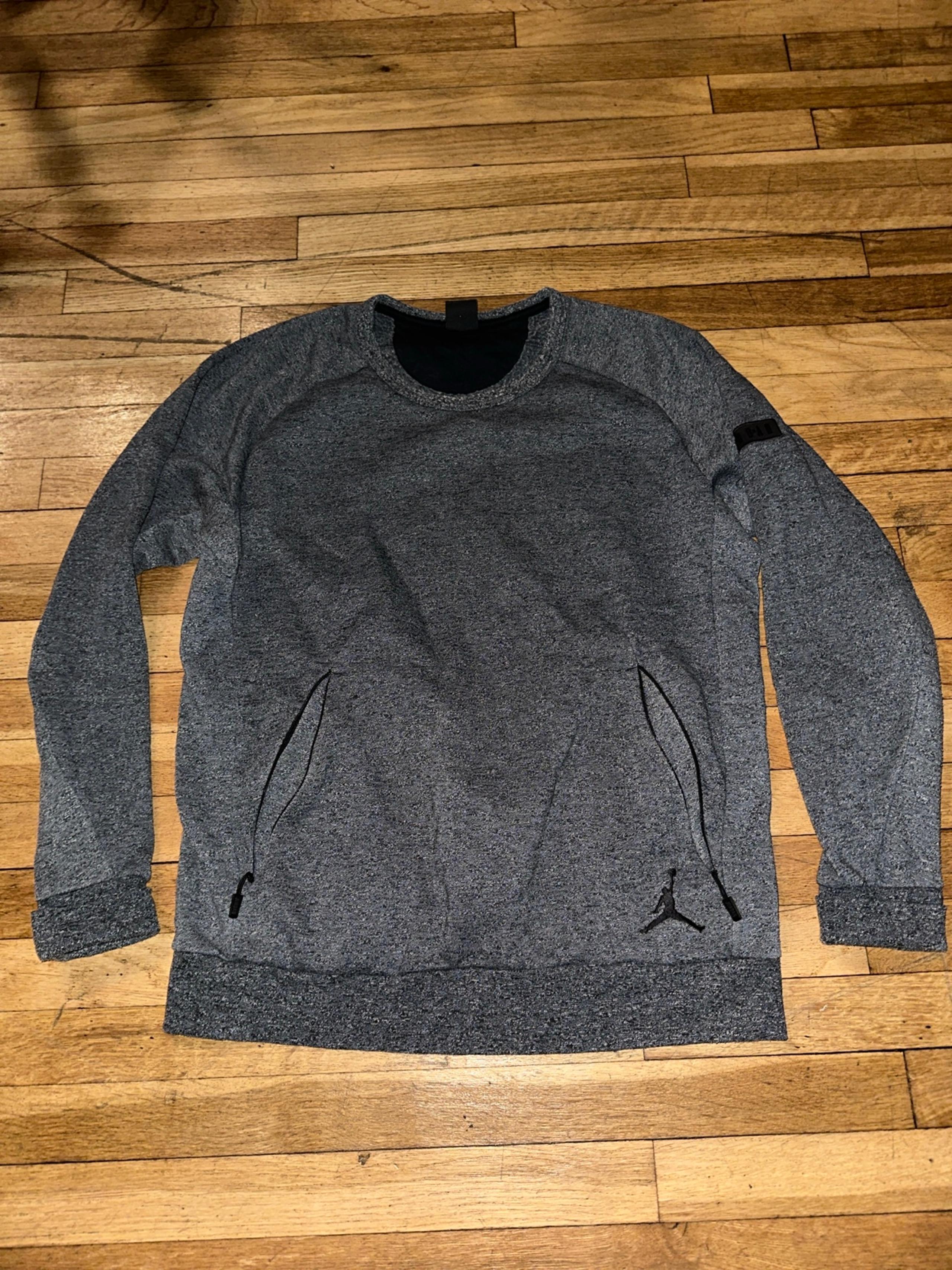 Air Jordan long sleeve crew neck sweater men’s size large gray