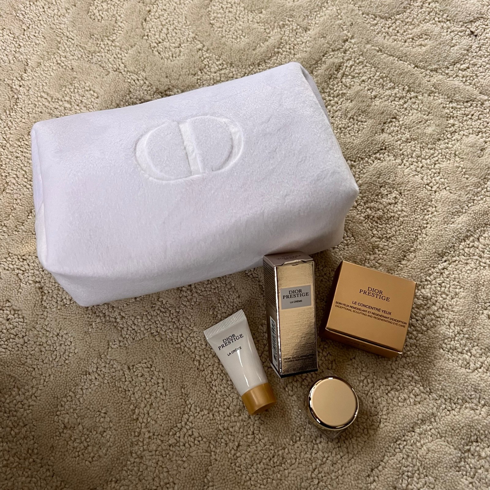 DIOR soft whie pouch with gold lining and gift samples