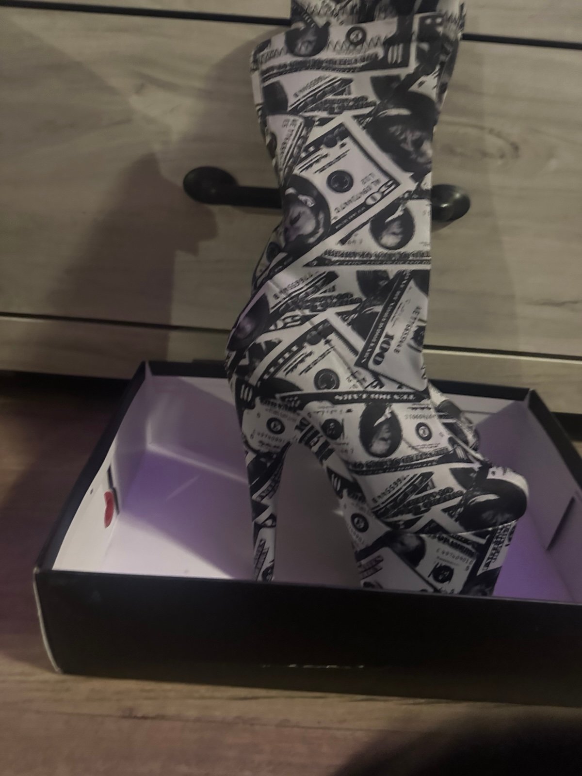 Cash pleaser heels