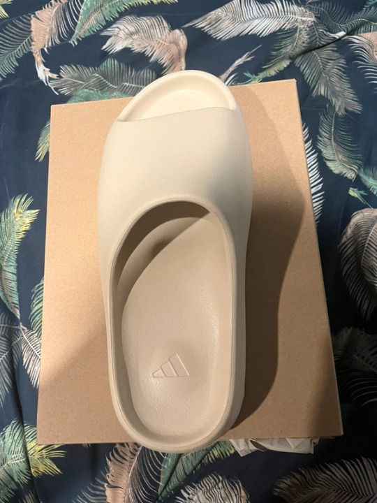 Size 6 Men's slippers Yeezy slide Onyx