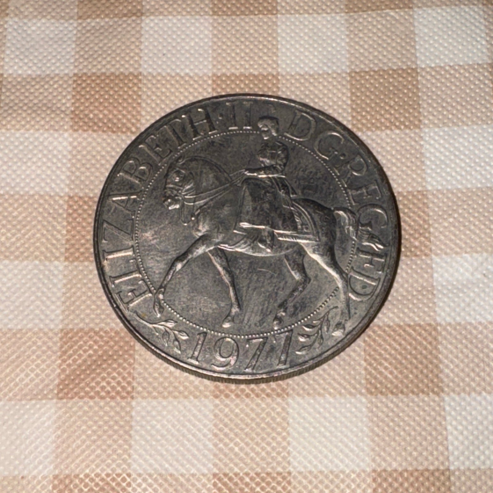 ✅ GREAT BRITAIN 1977 CROWN COIN