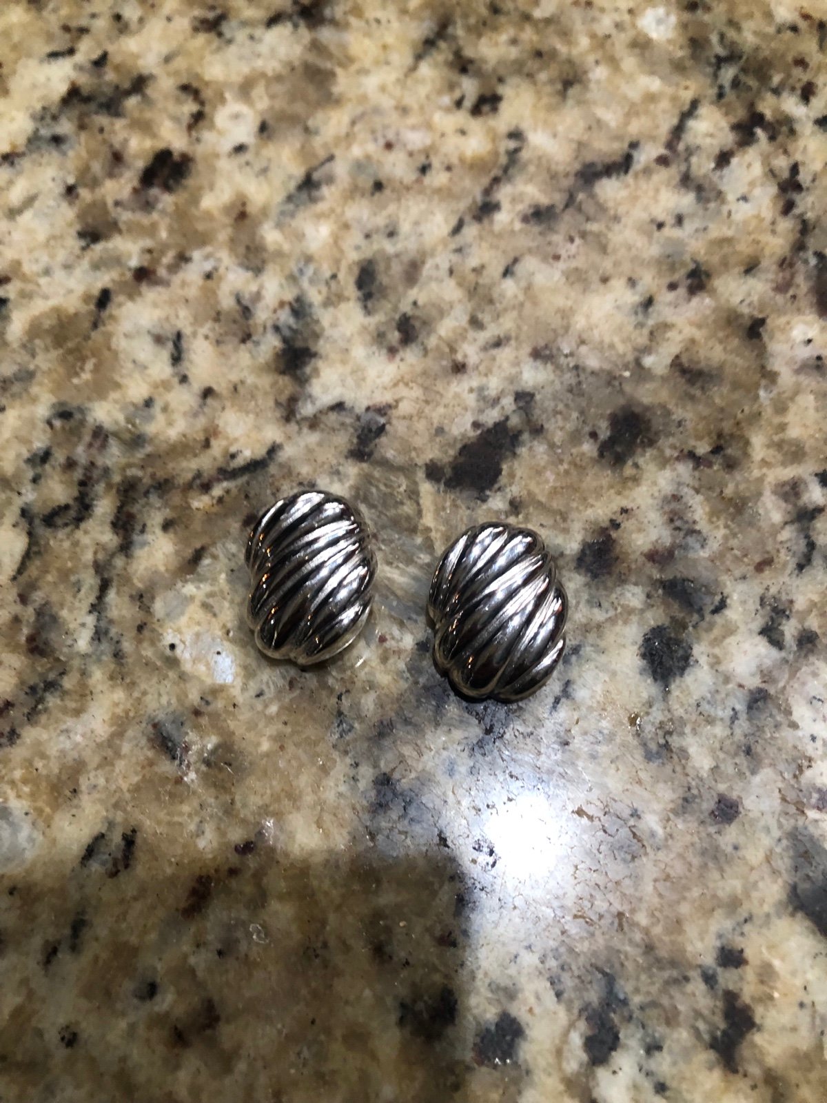 GIVENCHY Vintage Shell Clip on Earing