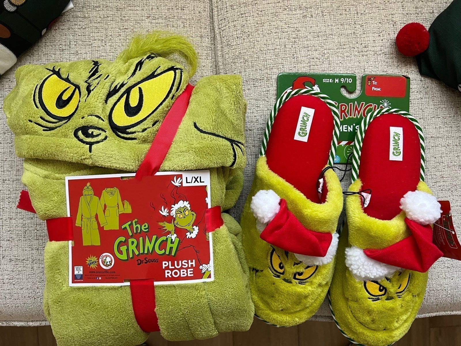 Grinch Plush Robe (L/Xl) and Grinchmas Slippers (M - size 9/10) sleep set