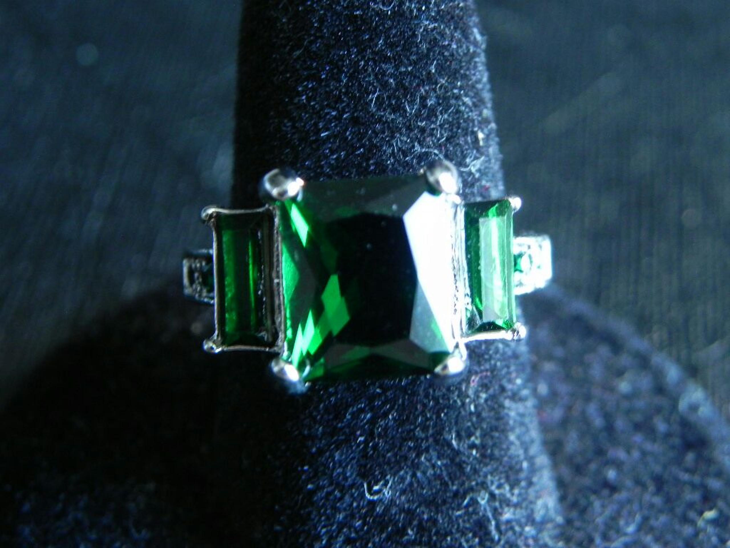 2.74ct. Green Chrome Diopside Ring
