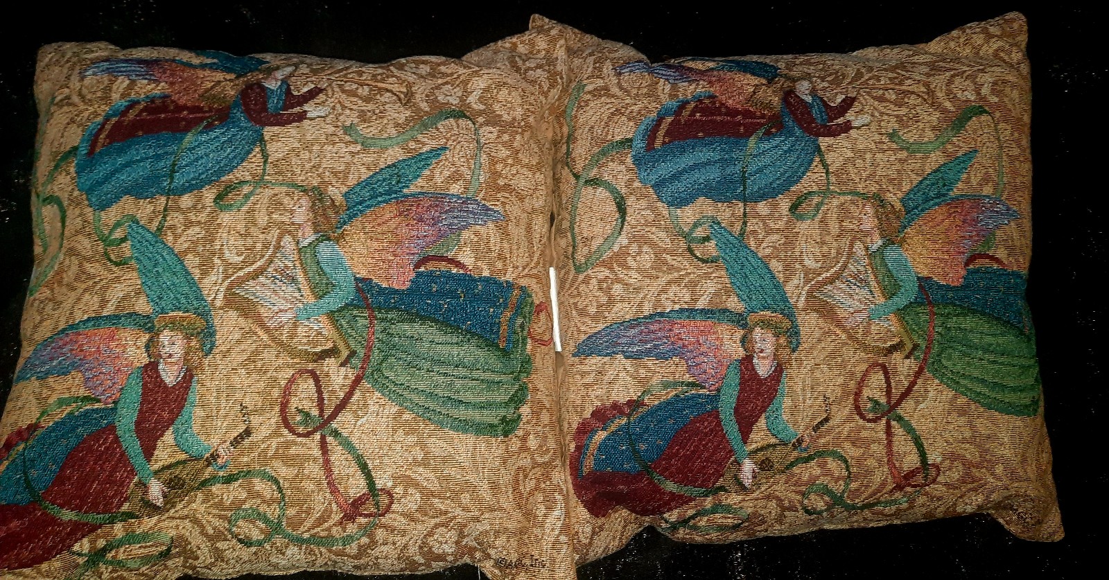 Angel tapestry pillow set