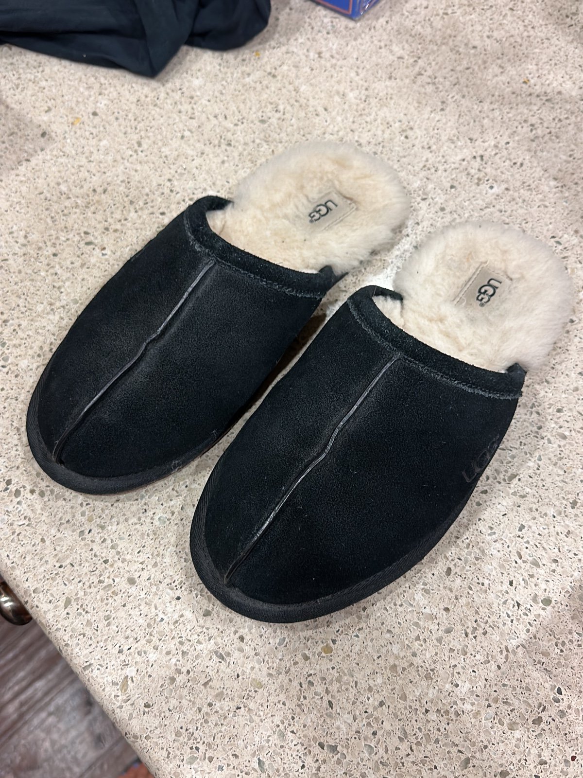 Ugg men’s slip on slippers 9