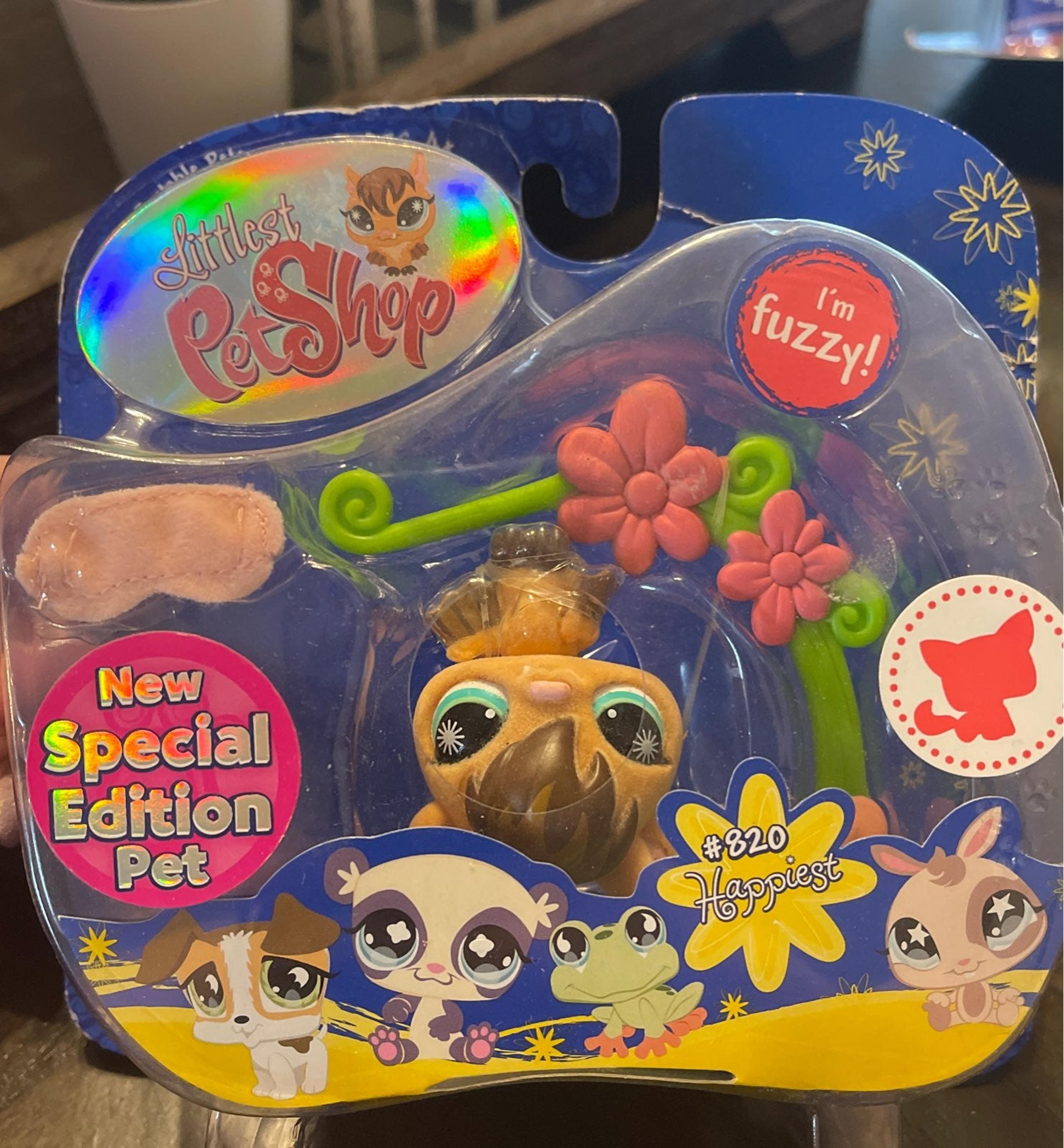Littlest Pet Shop fuzz mini figures