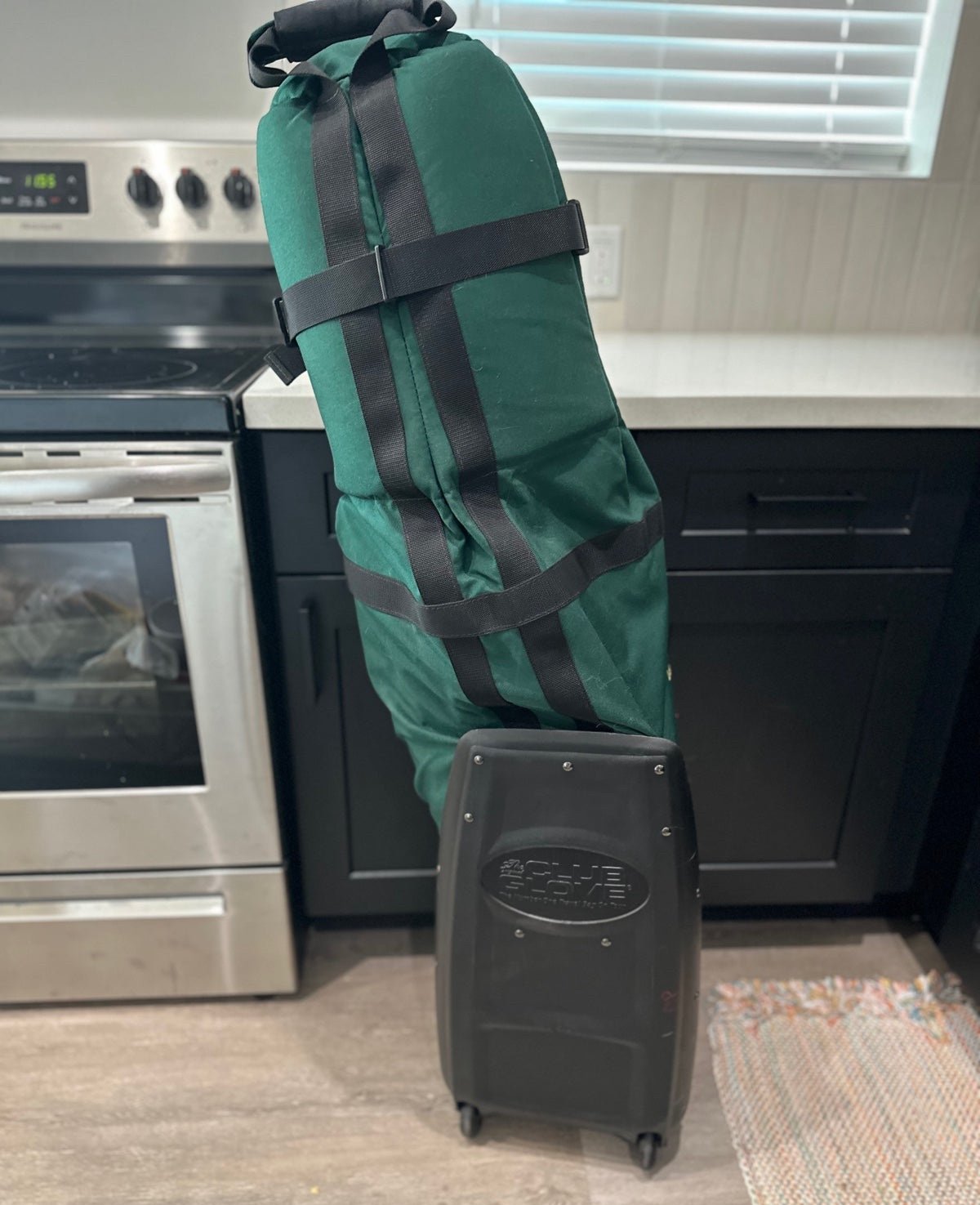 The Club Glove Burst Proof Rolling Golf Travel Bag Green Original USA NWT