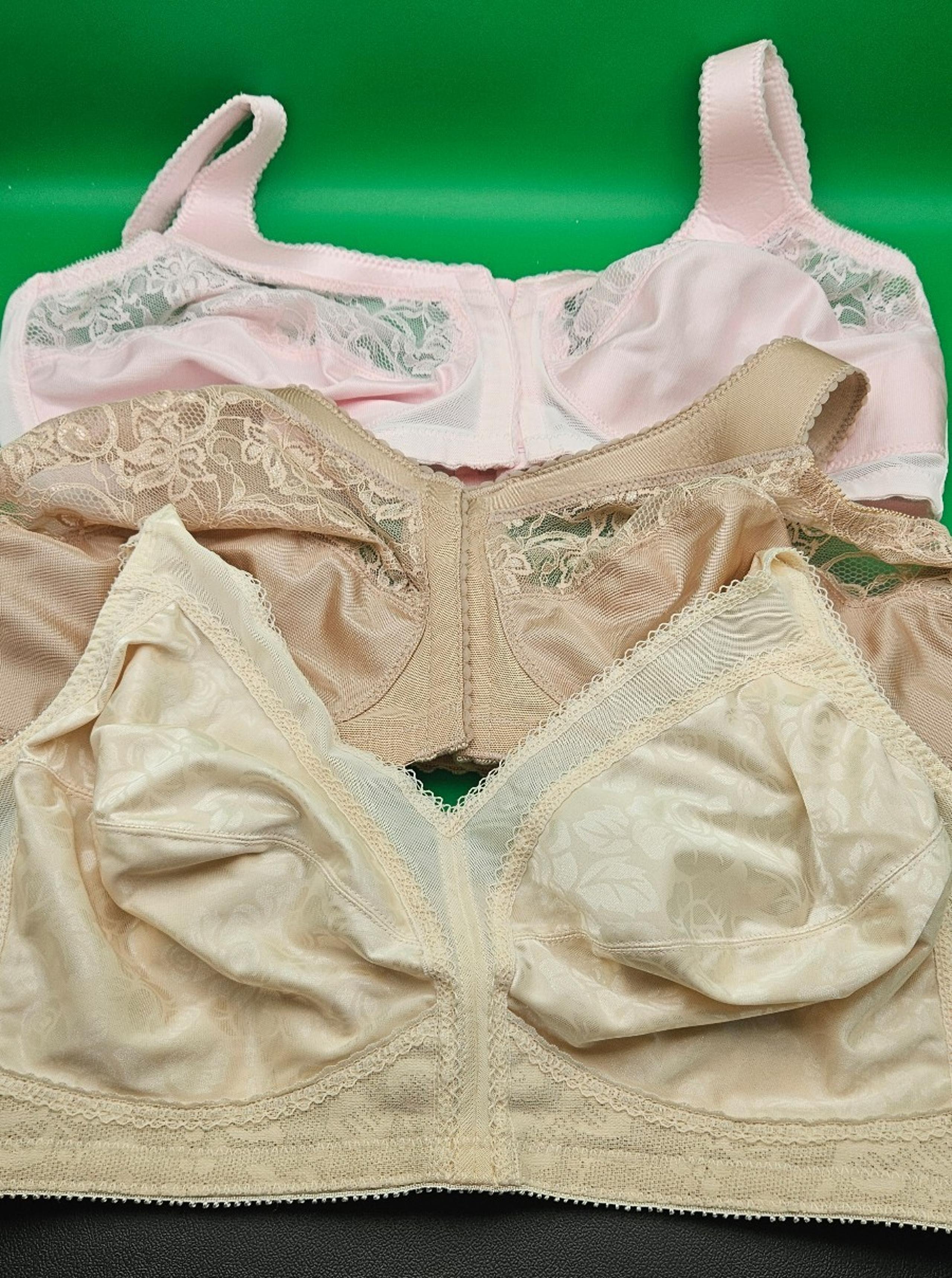 Women's Bras ... 42C / Glamorise (2), Playtex (1)
