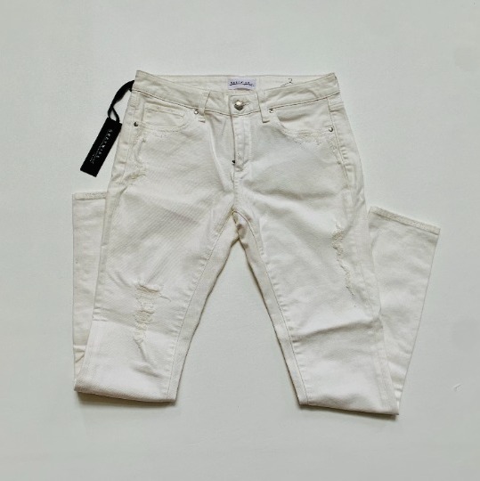 NWT! GREY WIRE NEW YORK CHELSEA DISTRESSED WHITE COTTON JEANS