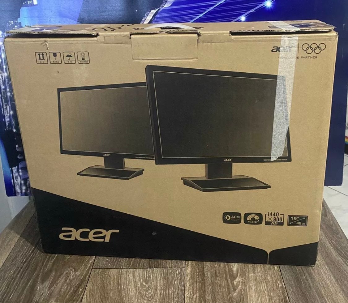 Acer V193W 19 1440 x 900 Widesceen Flat-Panel LCD Monitor