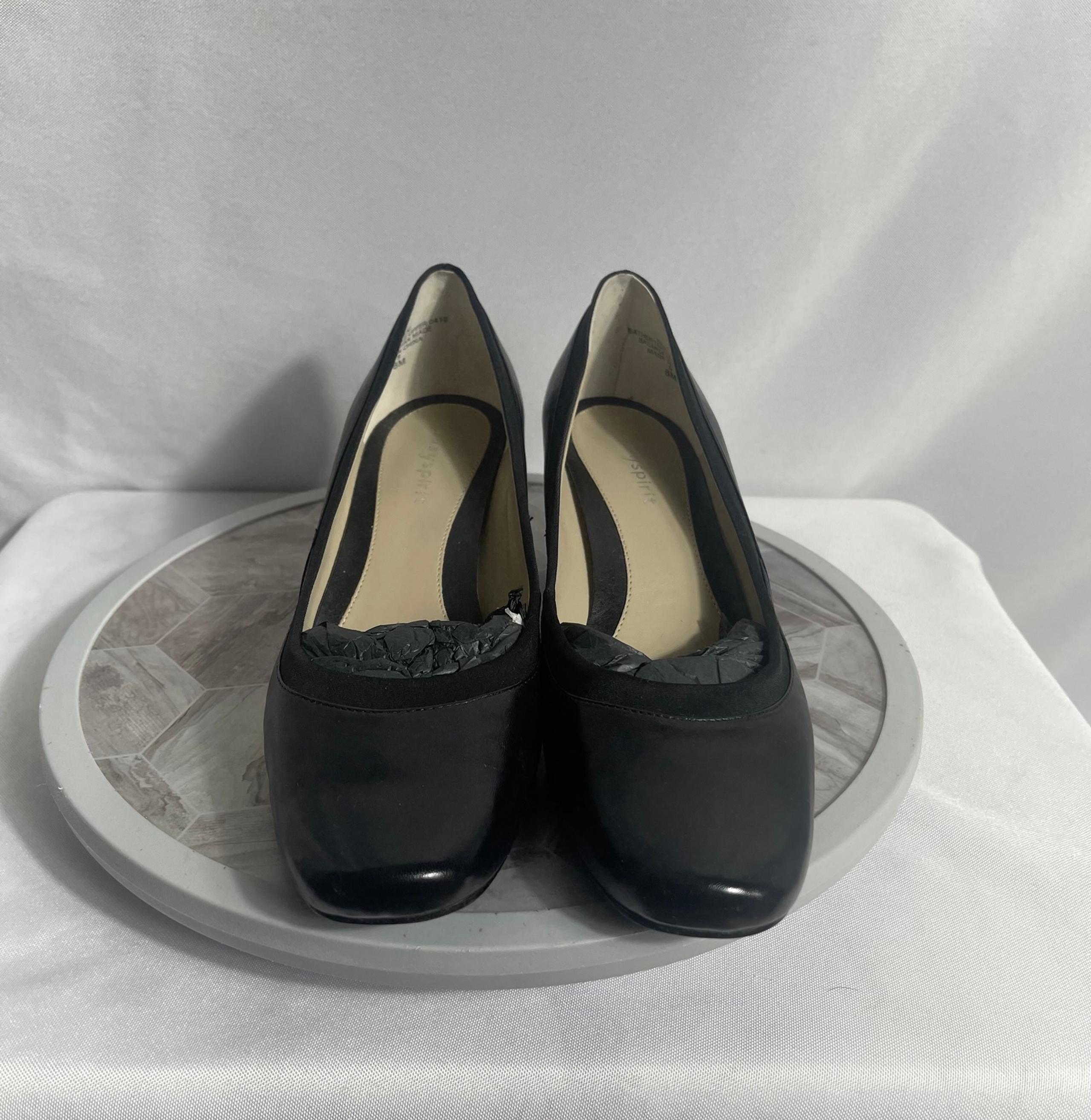 Easy Spirit ESVICKI Black Leather Heels Size 8M Low Block Heel Classic Pump