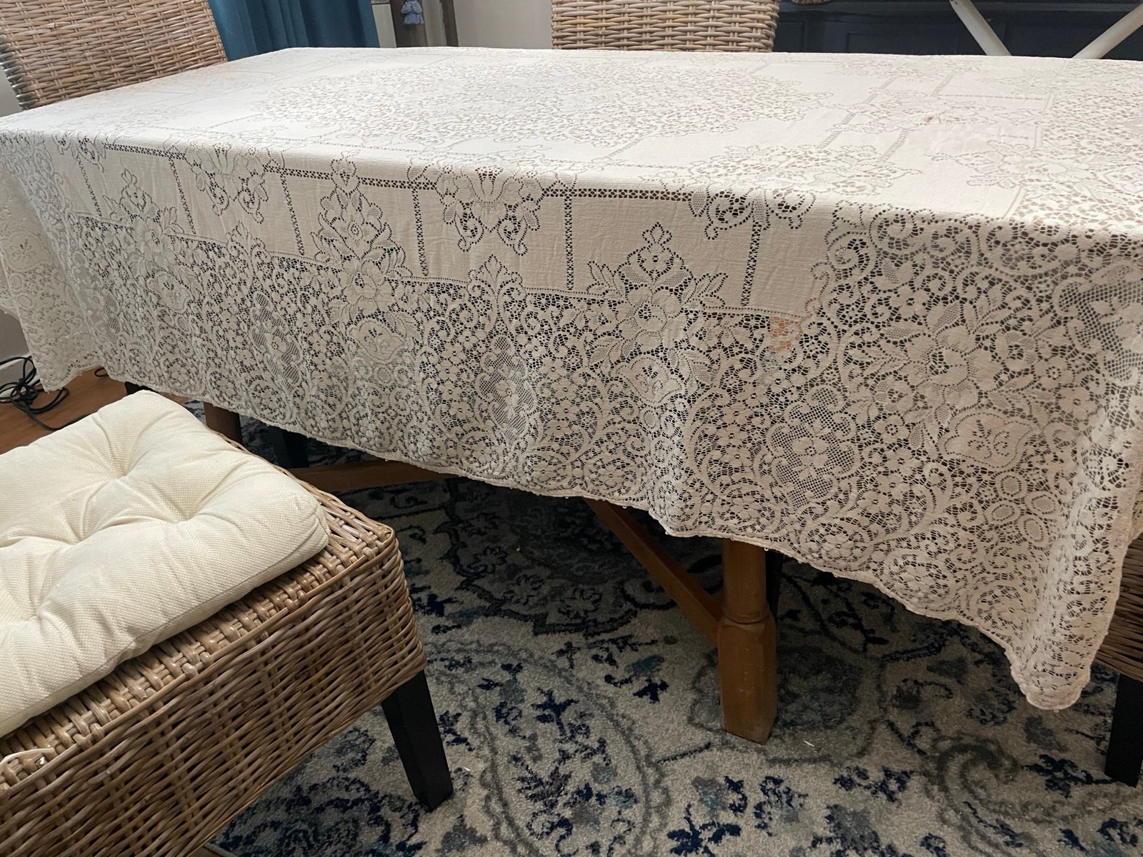 Vintage Ivory Quaker Lace tablecloth