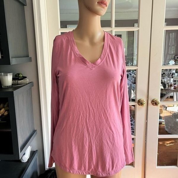 Athleta Blush Pink Essential V Neck Top Long Sleeve sz XS