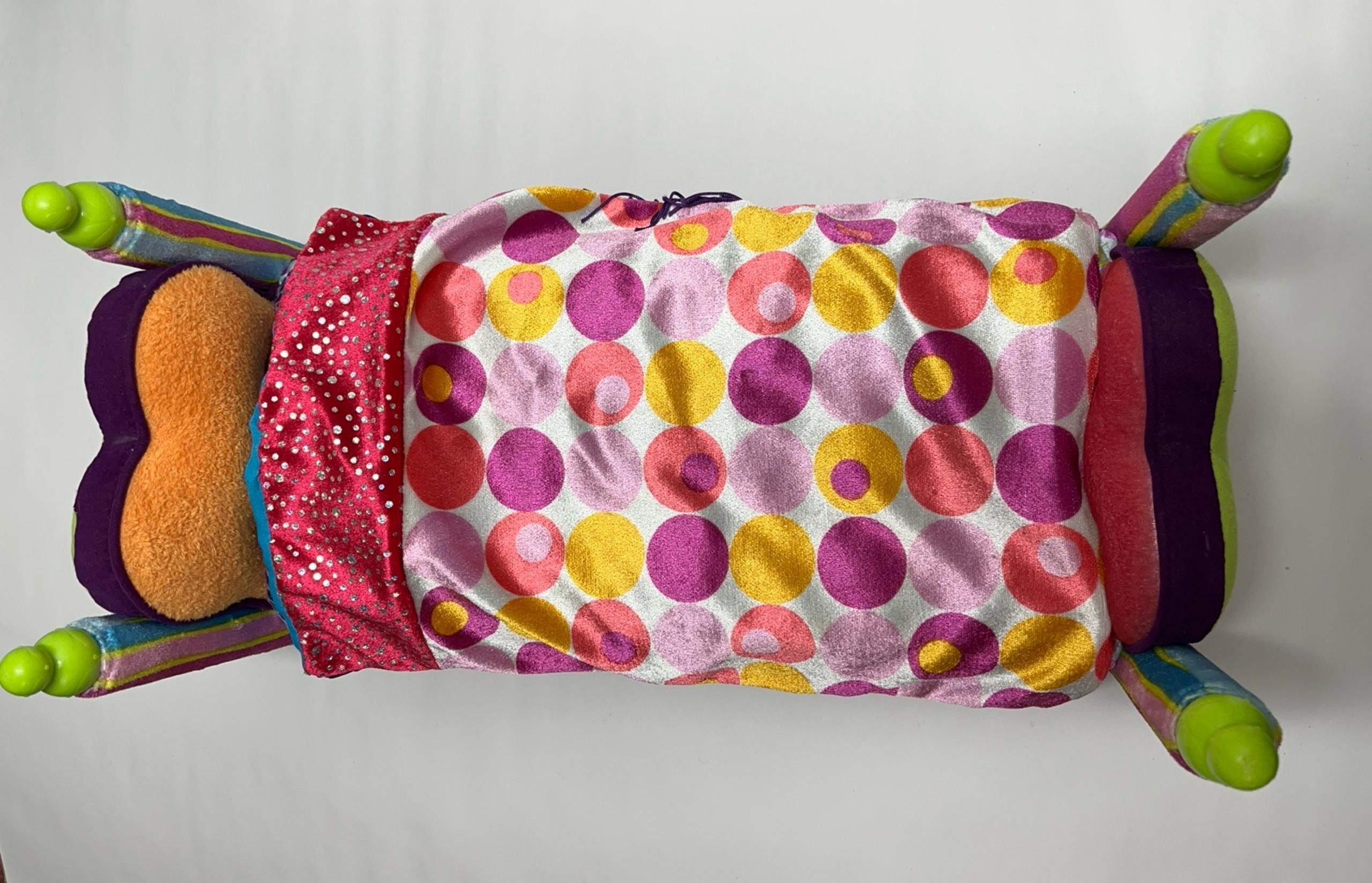 Groovy girls bed and blanket