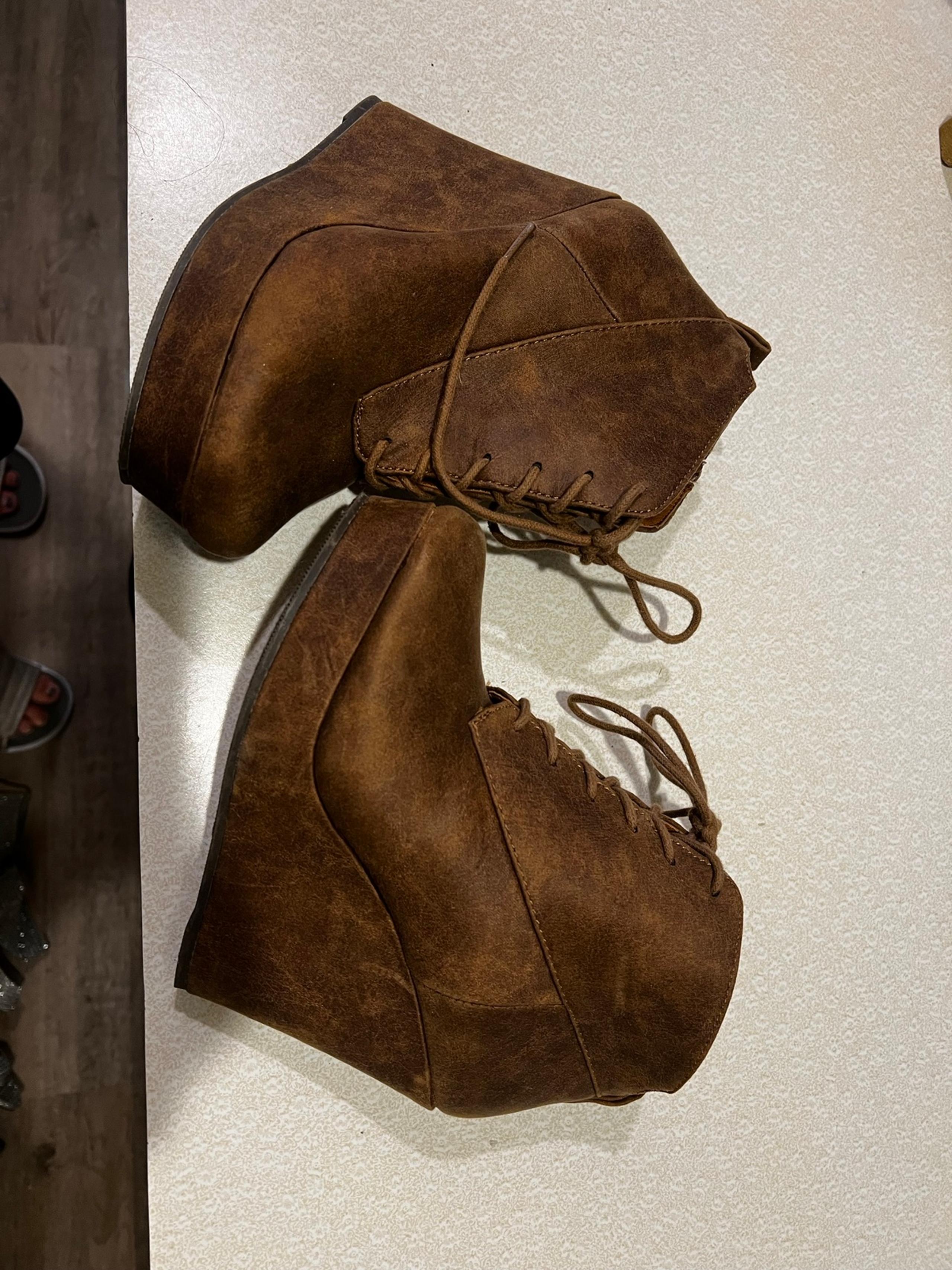6.5 shi by journeys wedge ankle boots