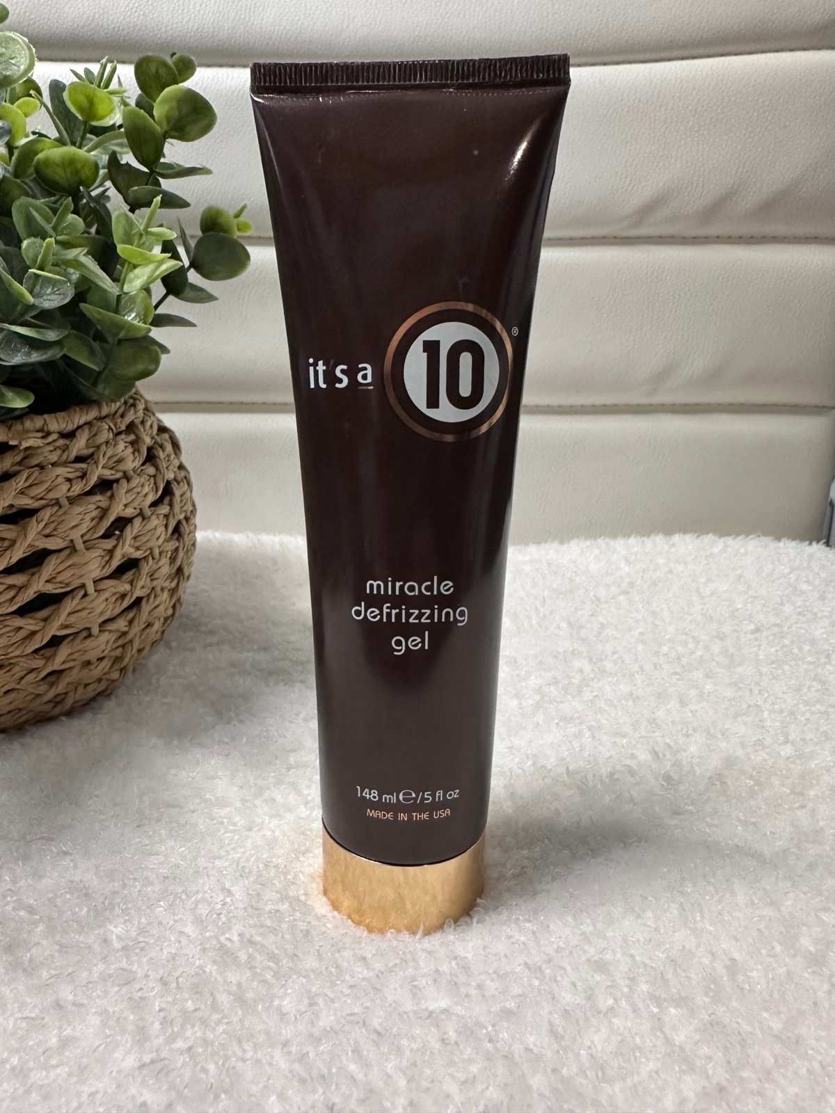 It’s a 10 Miracle Defrizzing Gel
