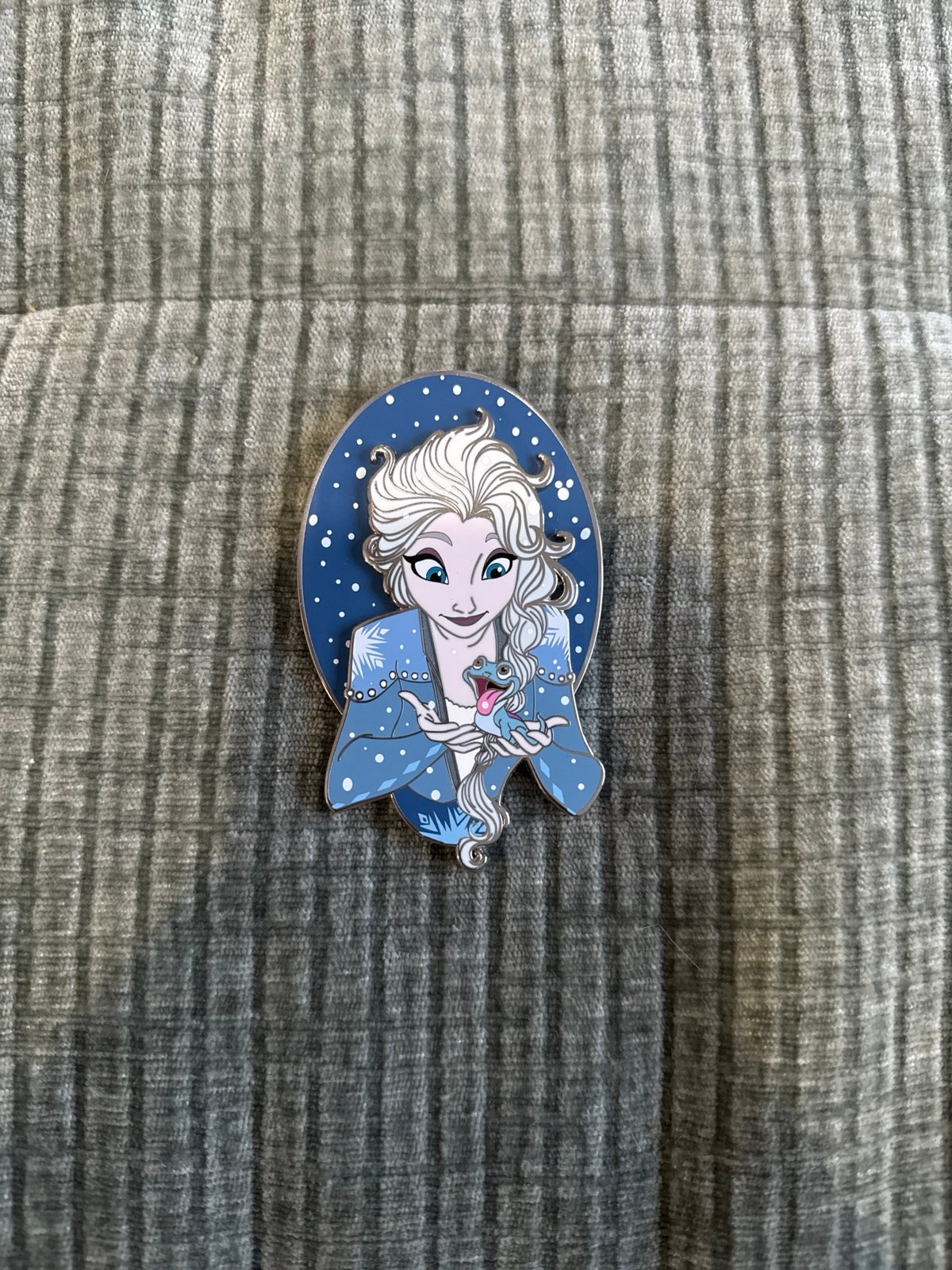 Elsa frozen 2 pin